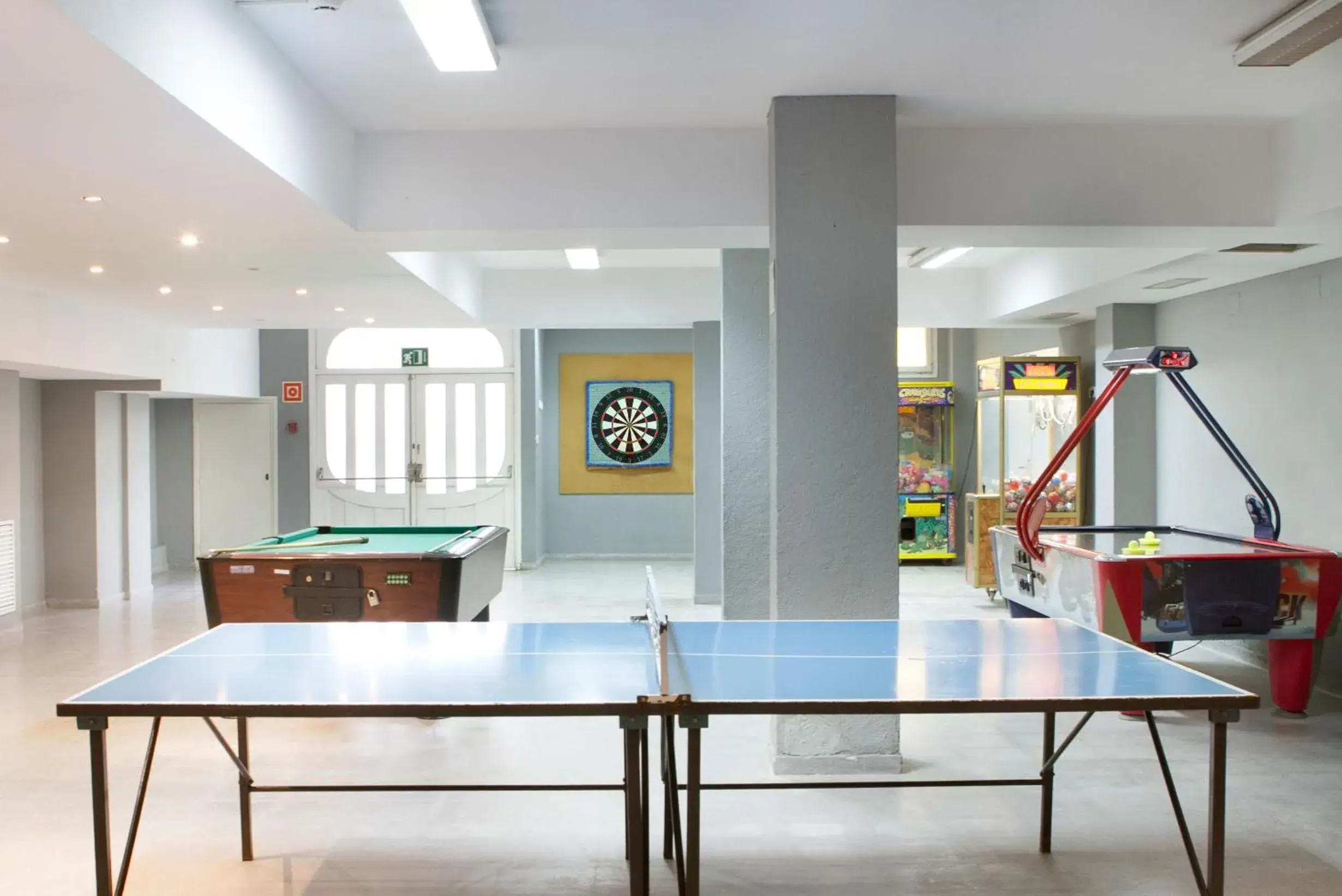 Billiard, Table Tennis in Garbi Park Lloret Hotel