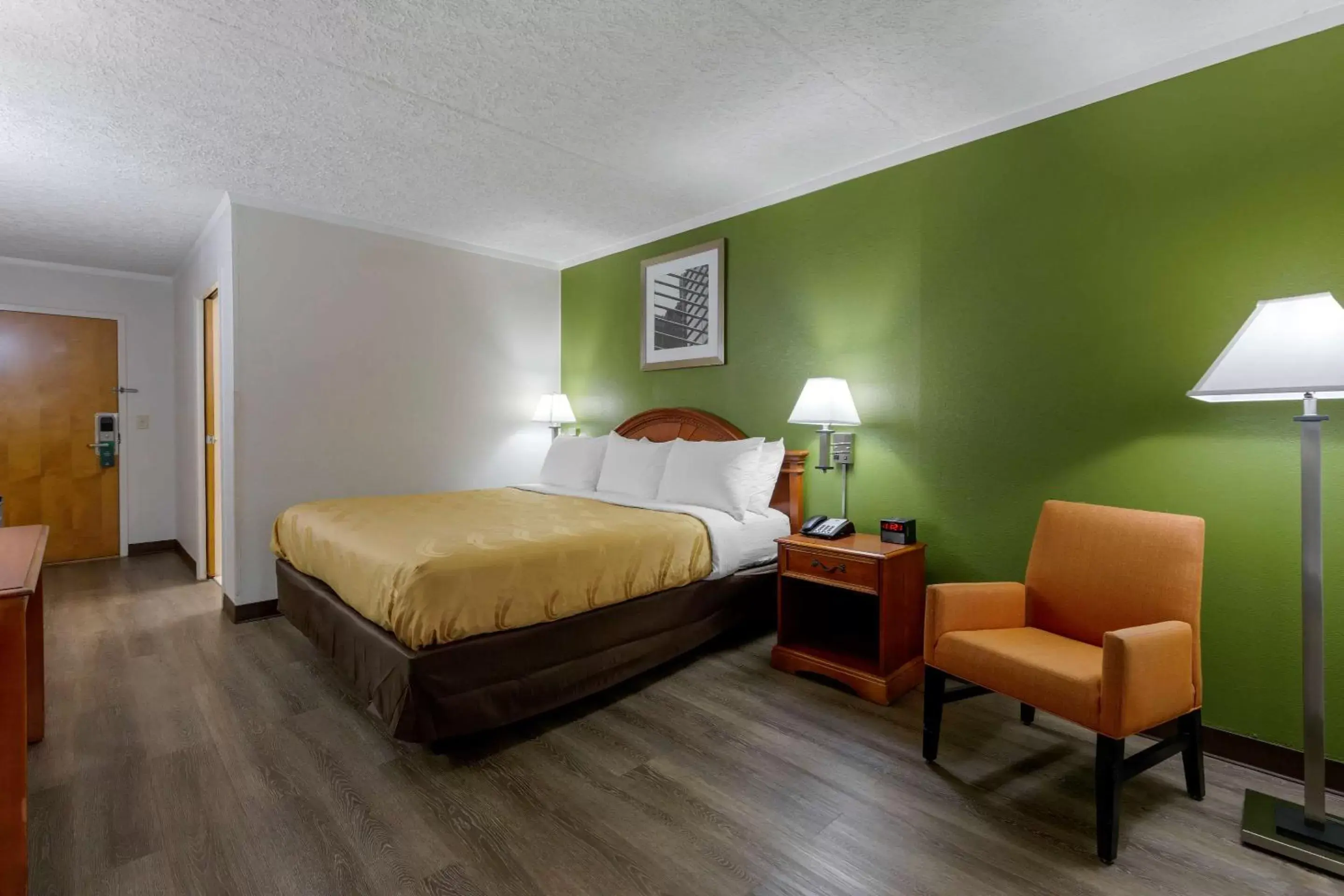 Bedroom, Bed in Quality Inn - Roxboro South