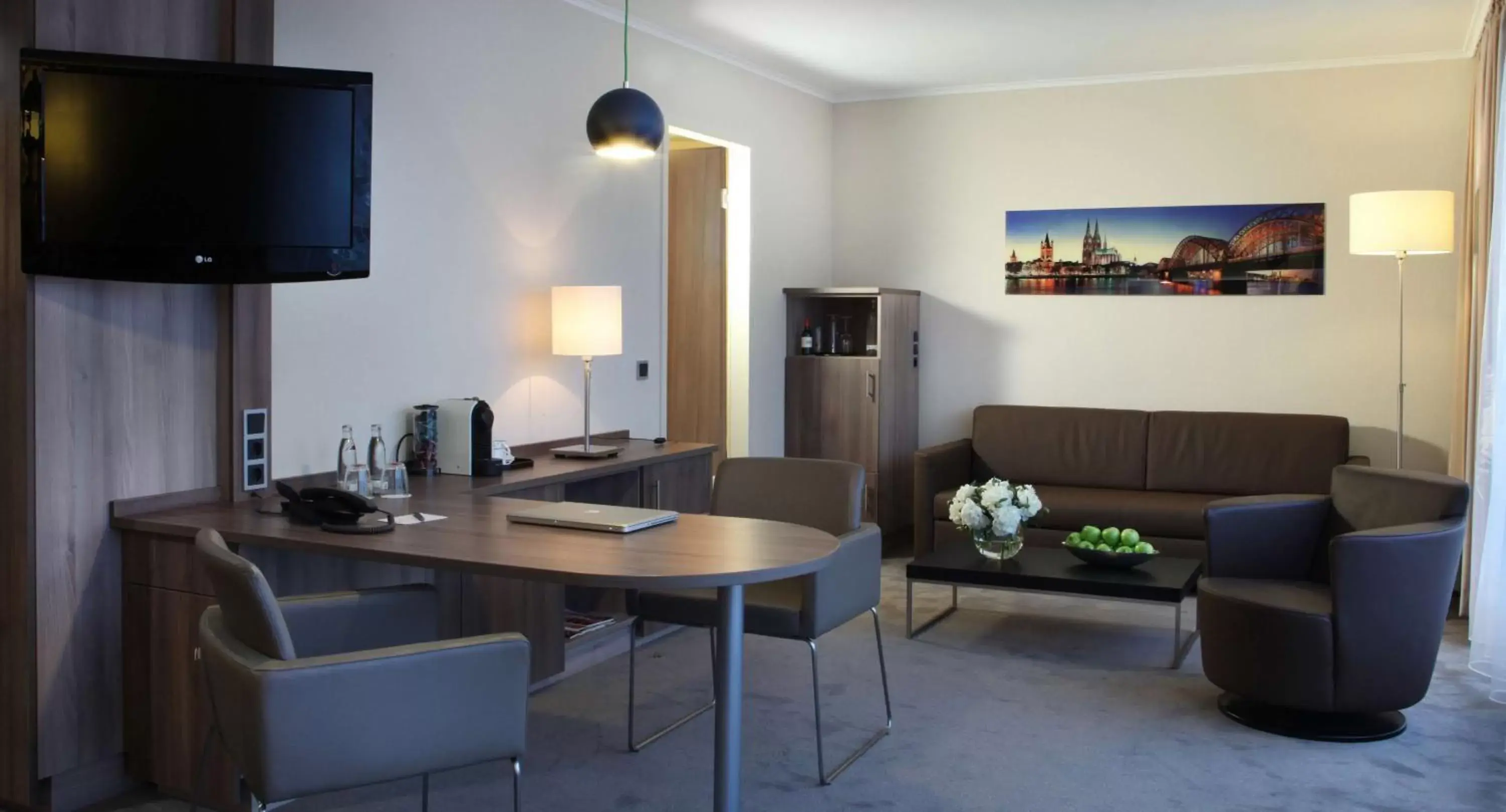 Photo of the whole room in Lindner Hotel Cologne Am Dom, part of JdV by Hyatt Photo of the whole room in Lindner Hotel Cologne Am Dom, part of JdV by Hyatt