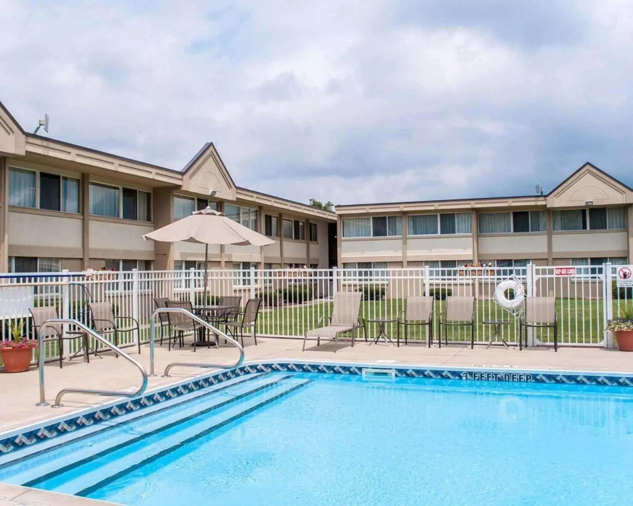 On site, Swimming Pool in Quality Inn & Suites Vestal Binghamton near University