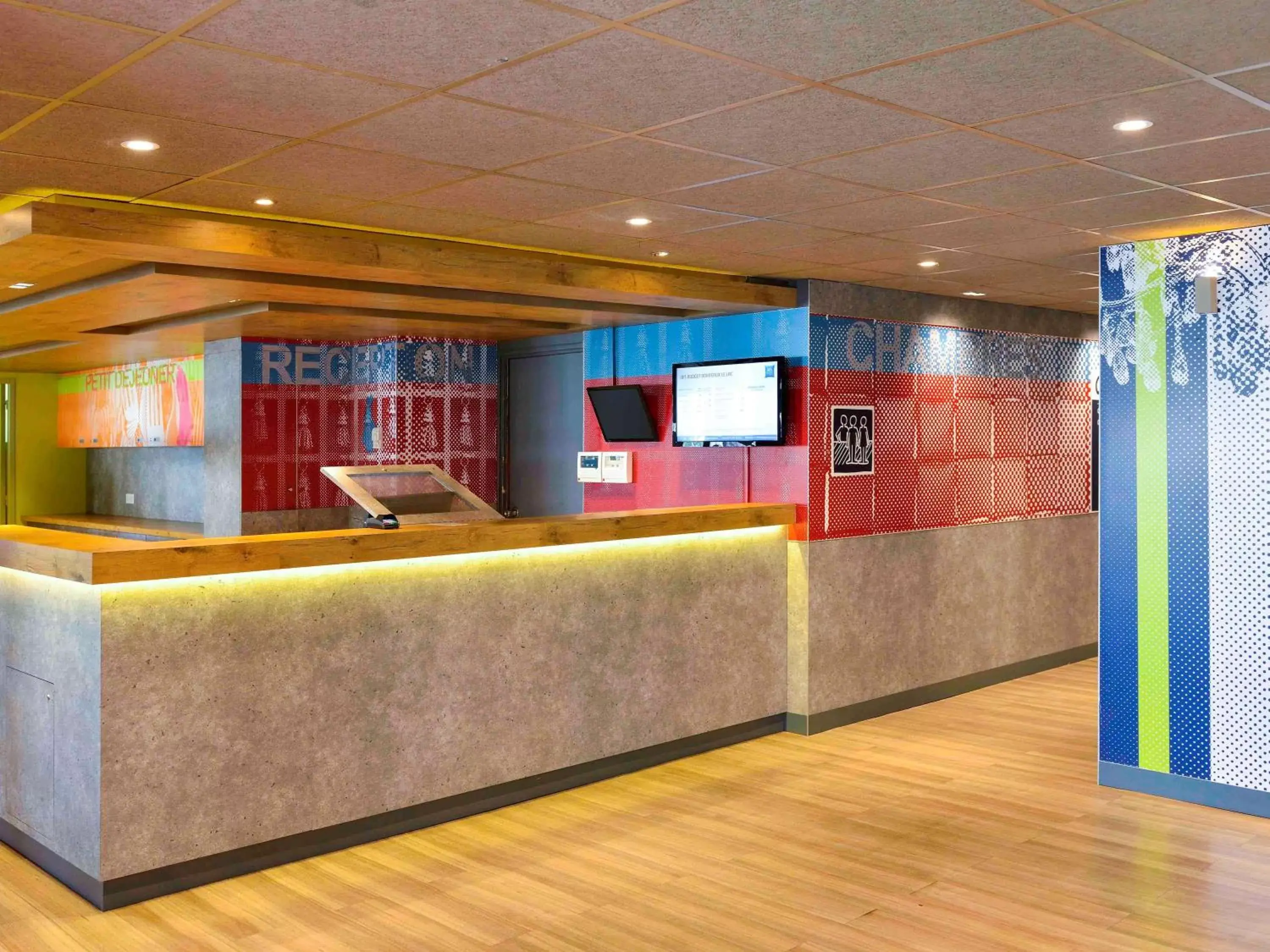 Property building, Lobby/Reception in ibis budget Bordeaux Lac