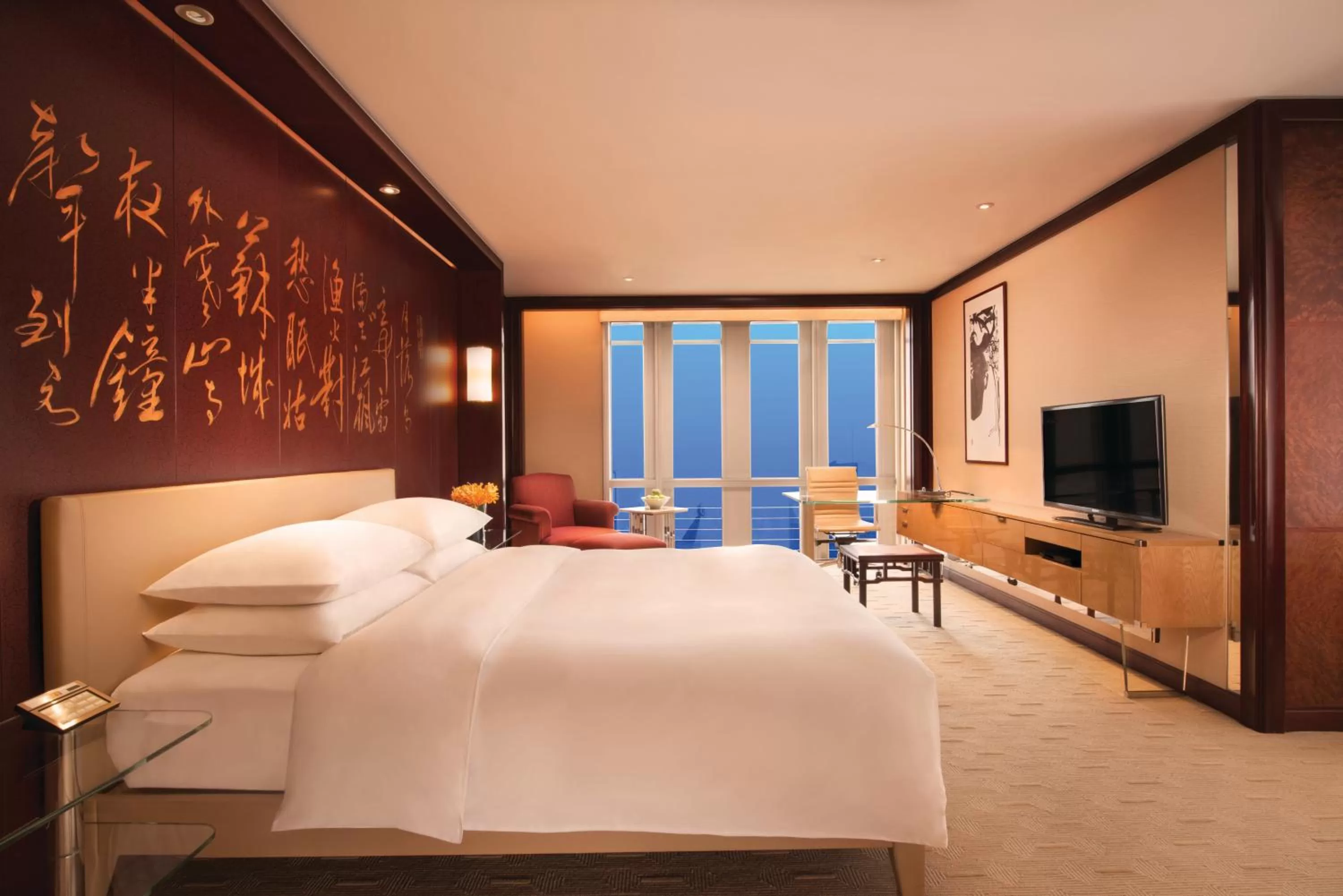 Bedroom, Bed in Grand Hyatt Shanghai