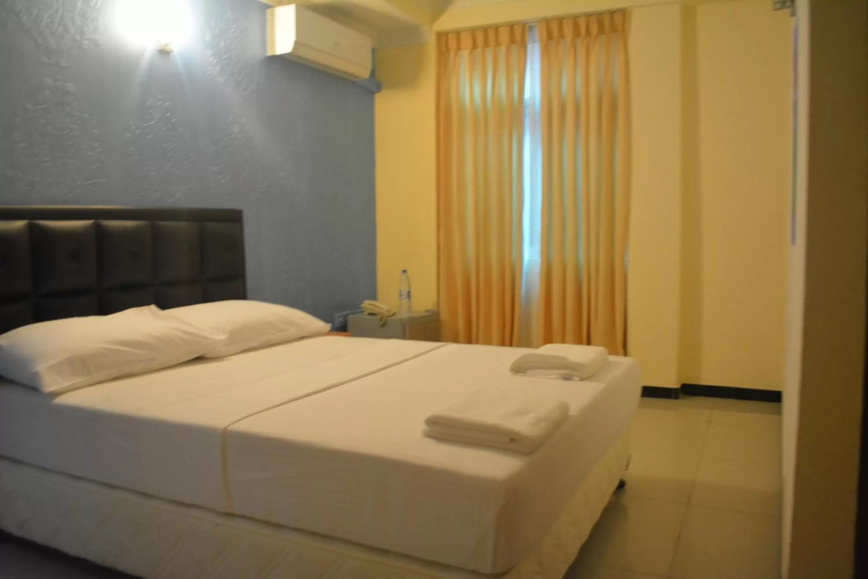 Bedroom, Bed in Saasha City Hotel