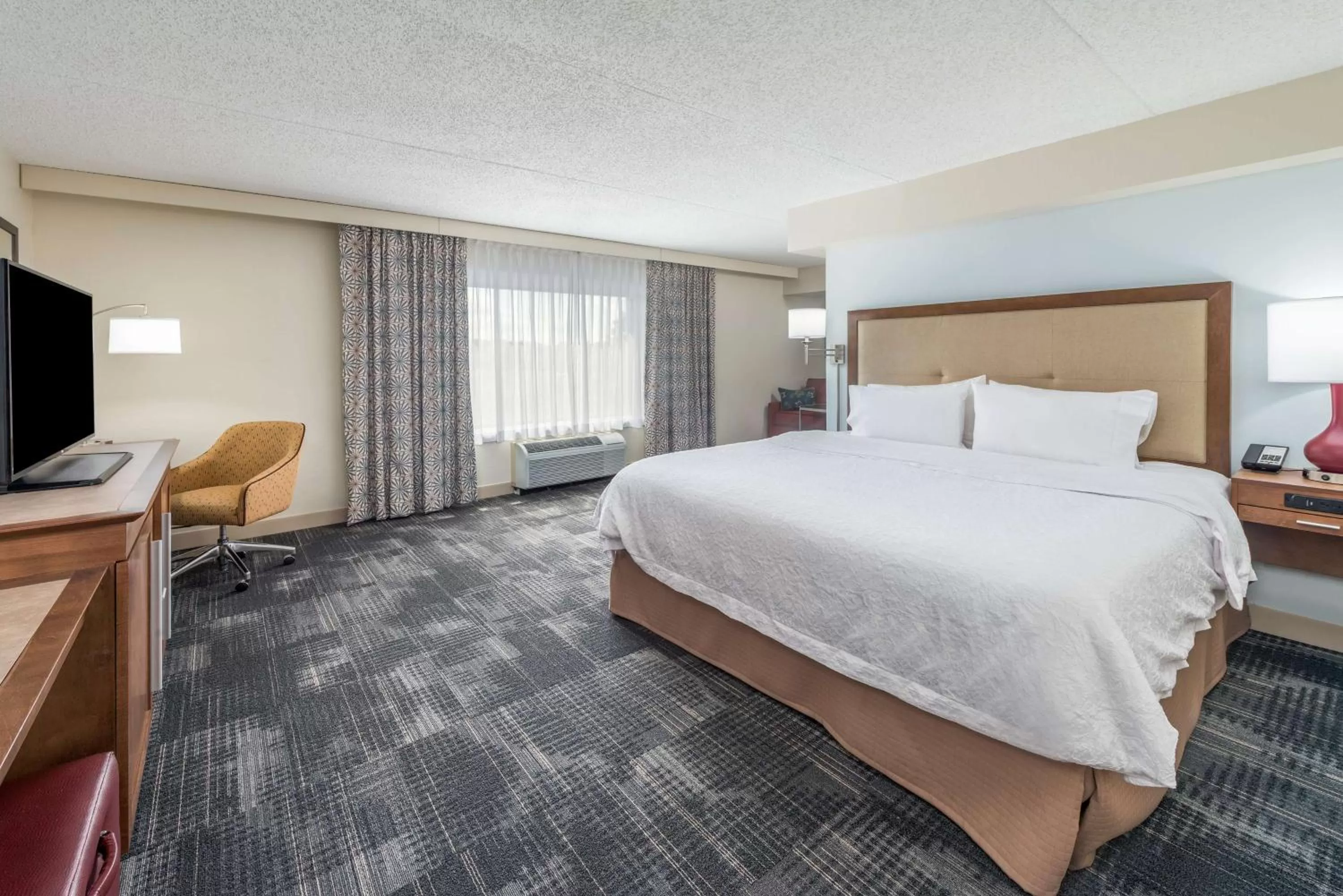 Bed in Hampton Inn Columbia