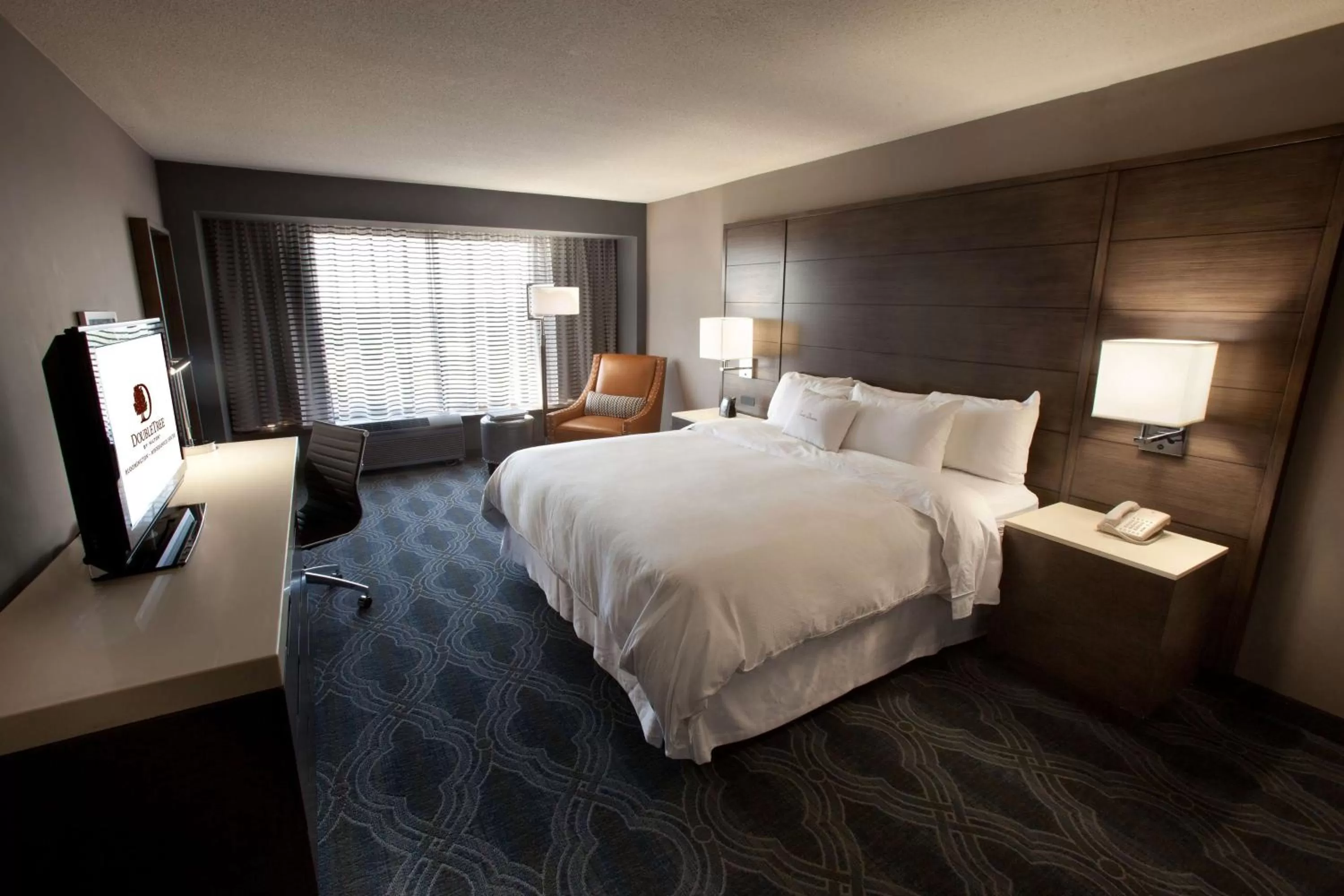 Bed in DoubleTree by Hilton Bloomington Minneapolis South
