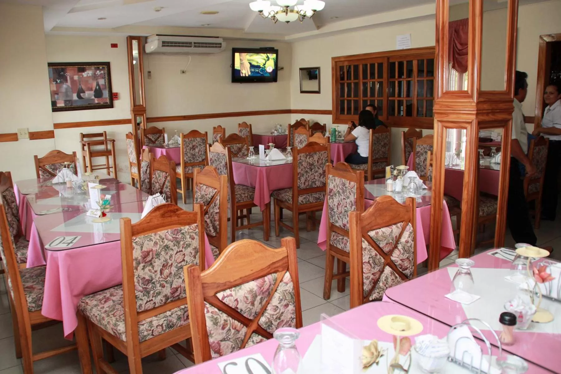 Restaurant/places to eat in Hotel Iberia