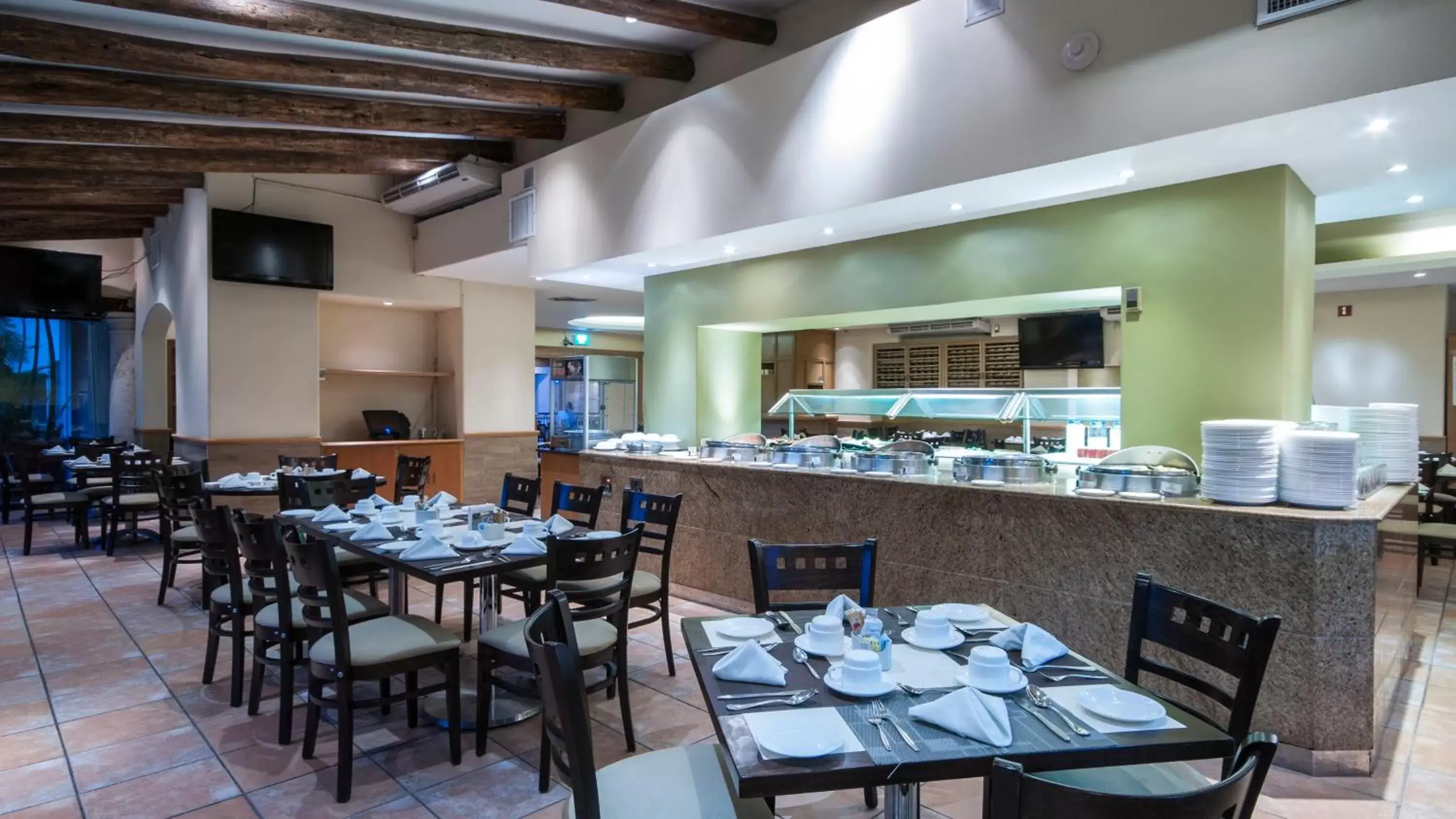 Restaurant/Places to Eat in Holiday Inn Ciudad Del Carmen, an IHG Hotel