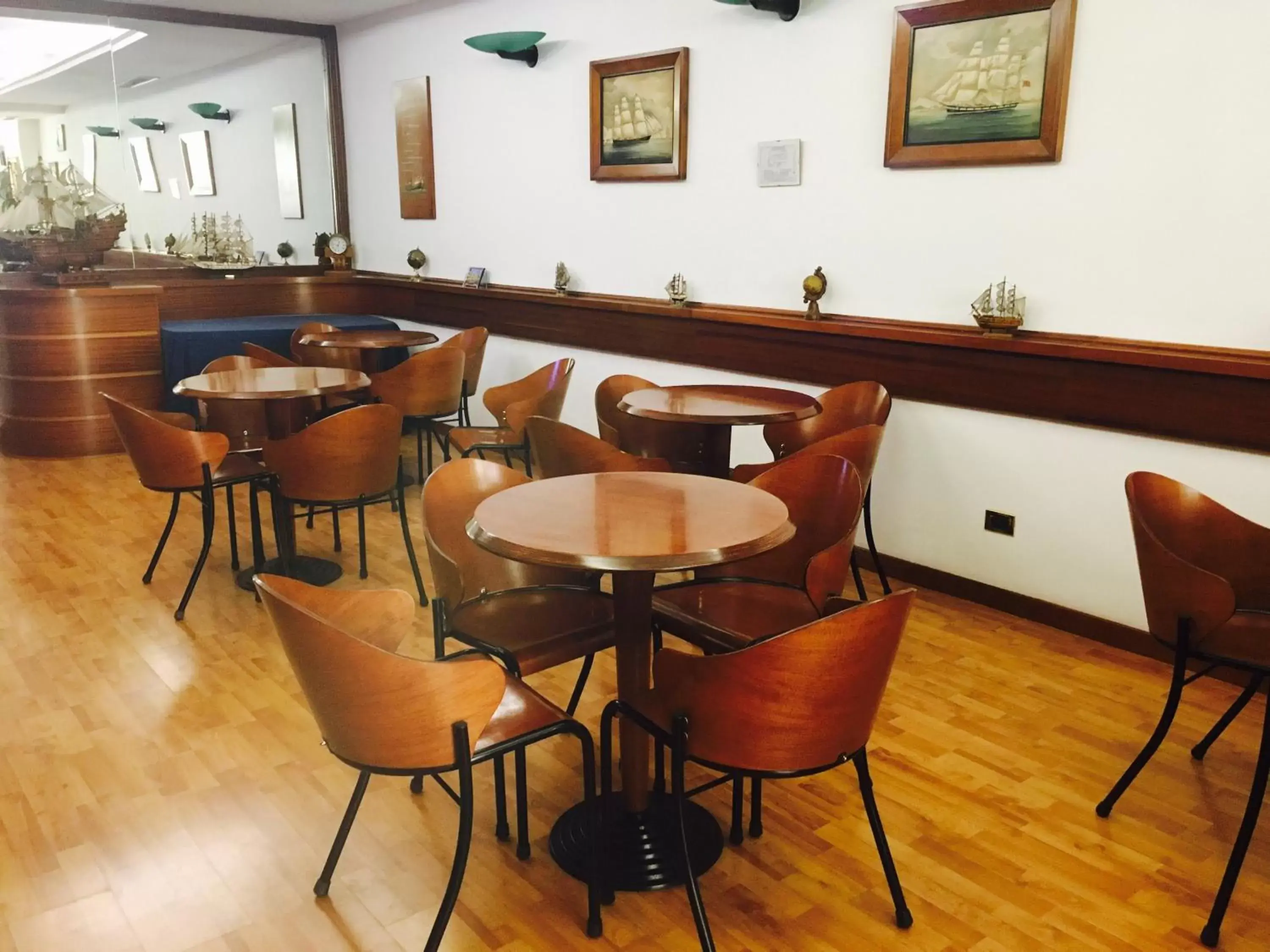 Communal lounge/ TV room, Lounge/Bar in Hotel La Bussola