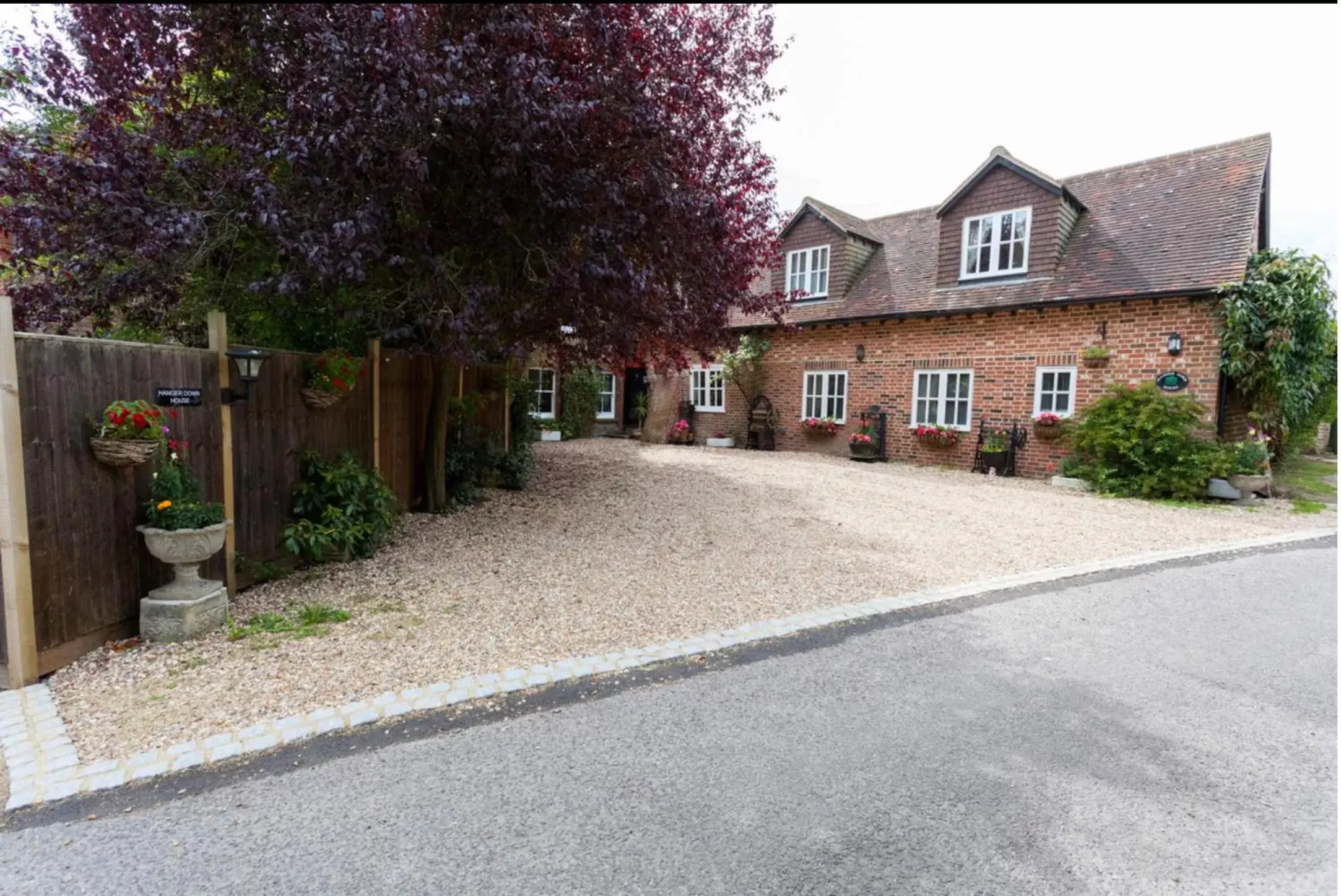 Property Building in Hanger Down House Bed and Breakfast