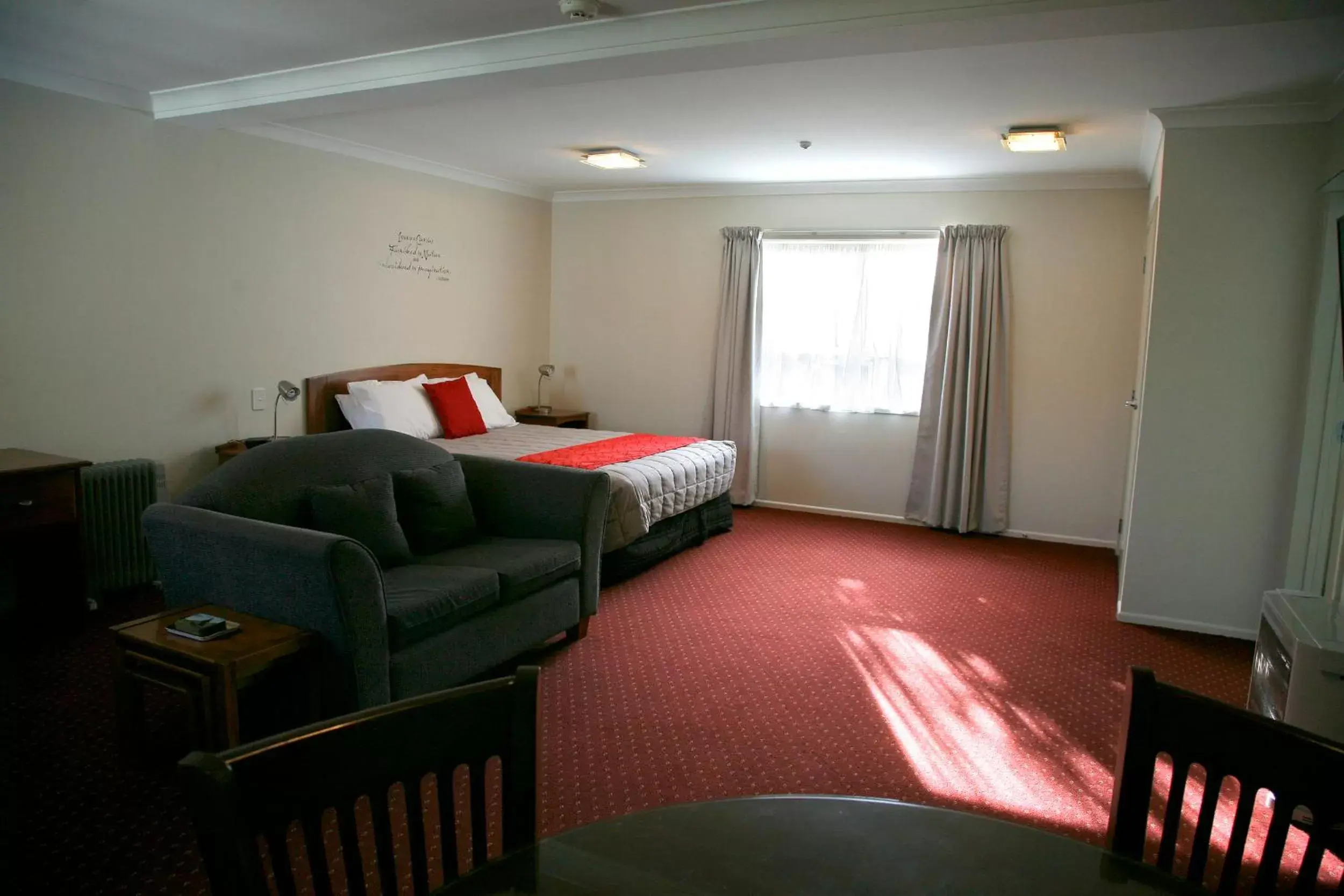 Bedroom, Seating Area in Touchwood Motor Lodge