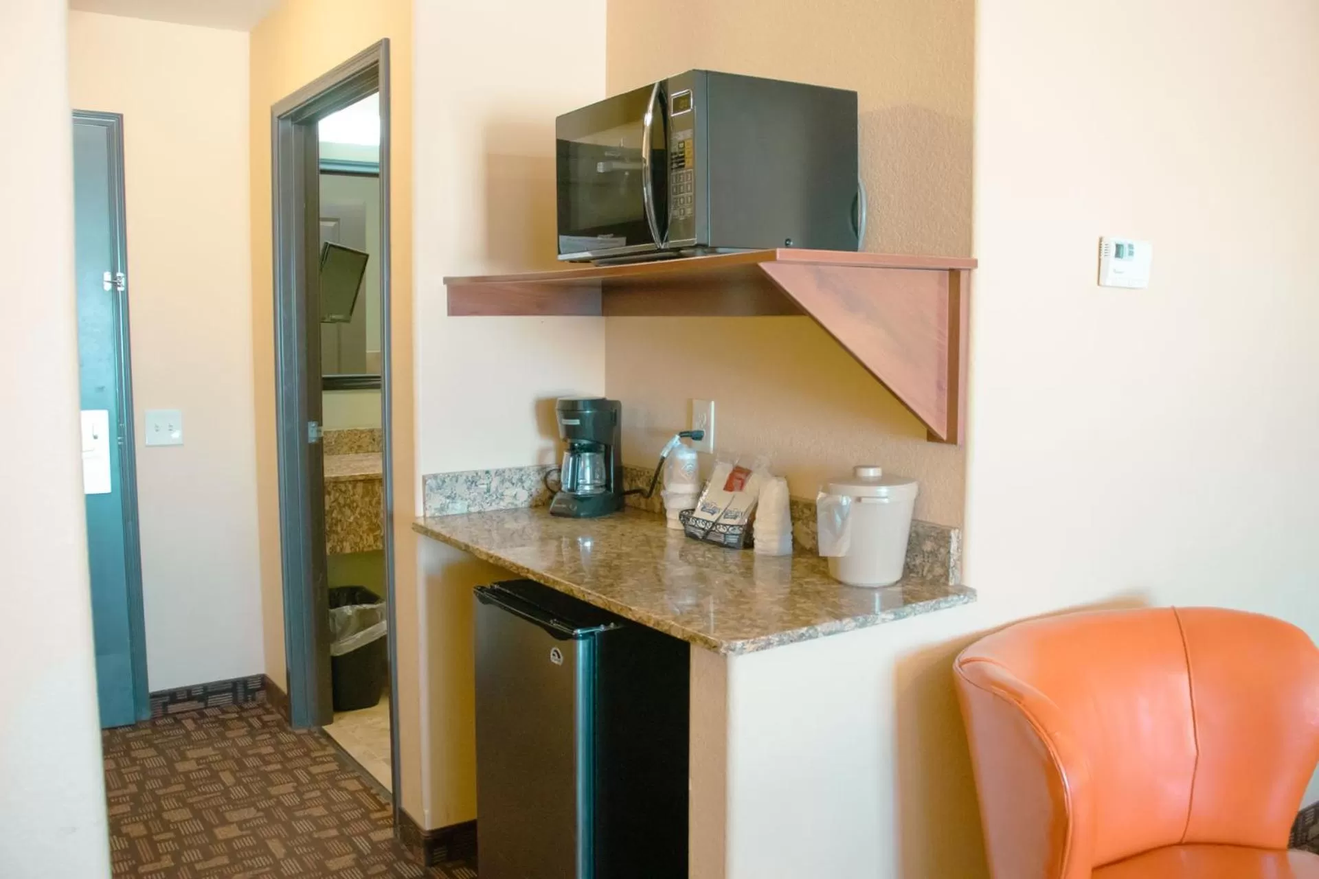 minibar in Expressway Suites of Grand Forks
