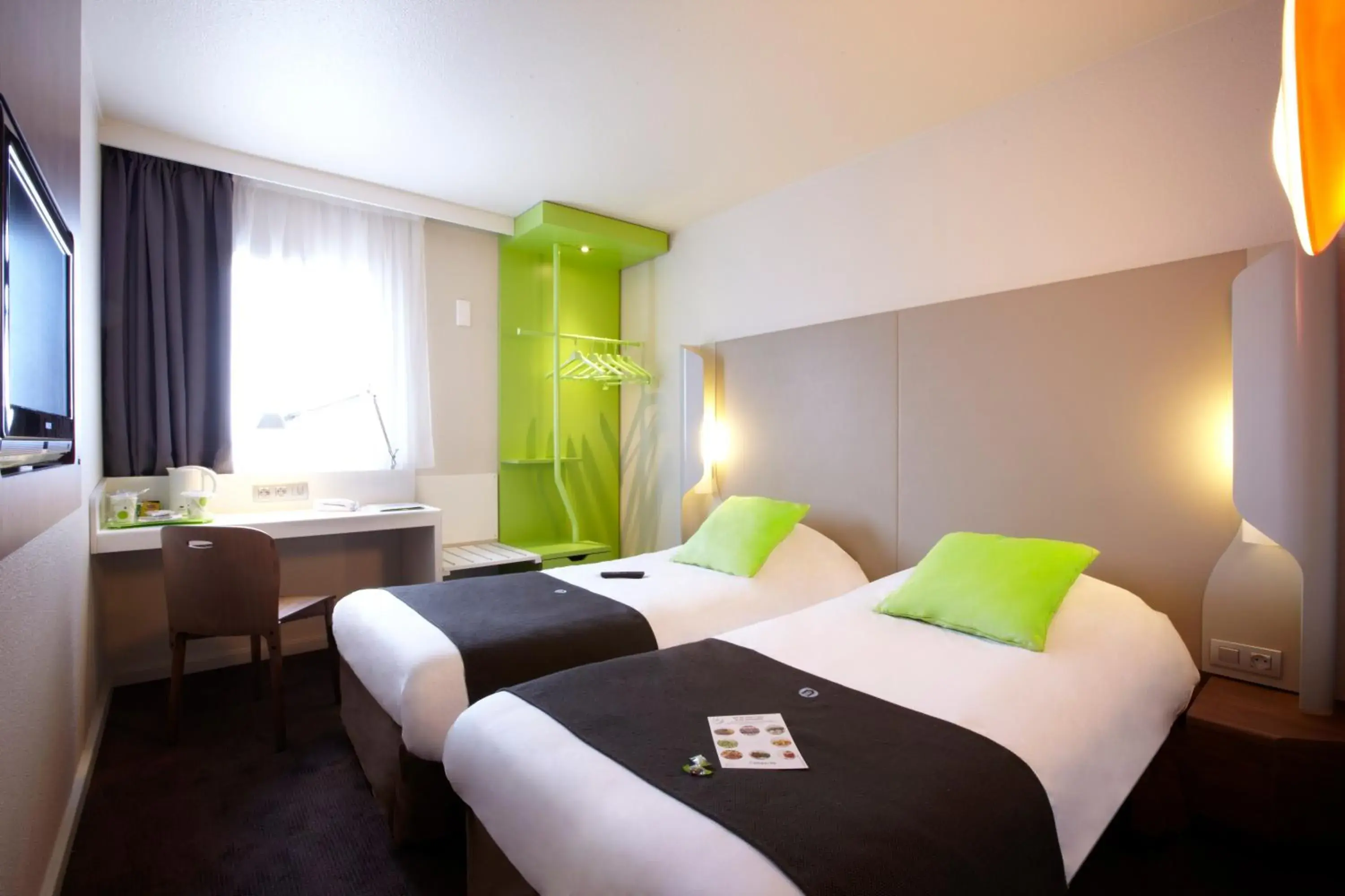 Bedroom, Bed in Campanile Saint-Germain-En-Laye