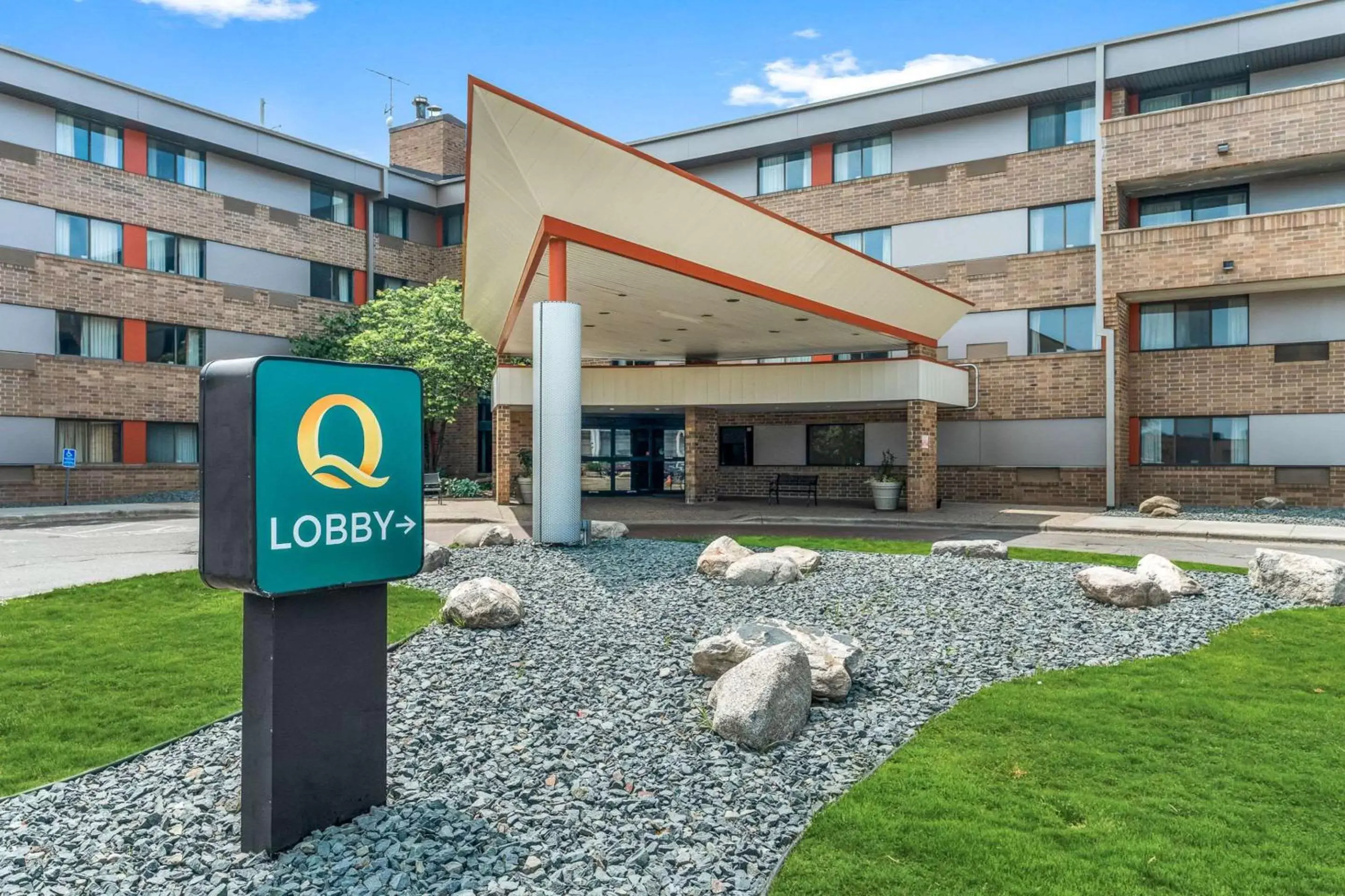Property Building in Quality Inn & Suites Mall of America - MSP Airport