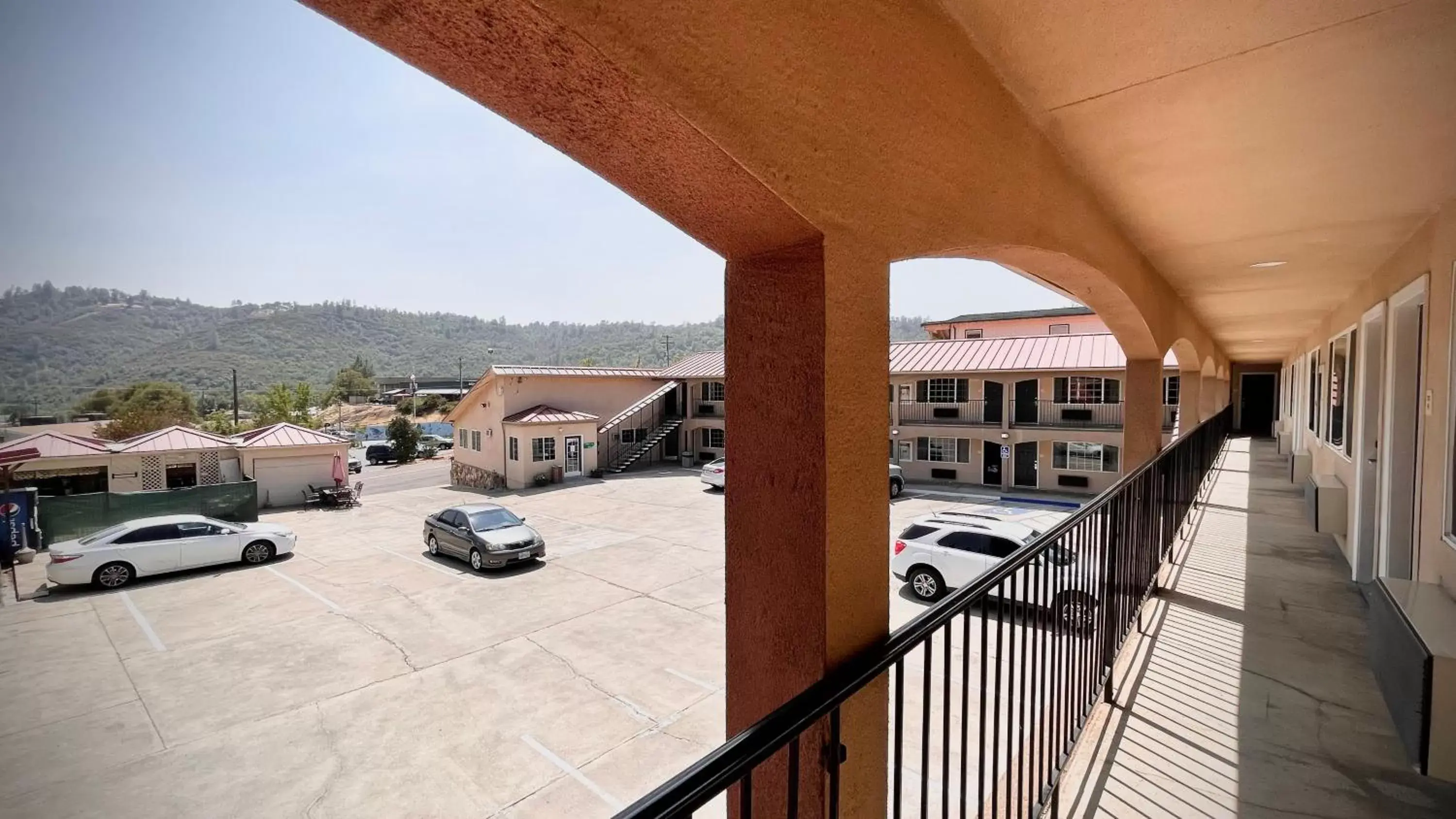 Mountain view in The Yosemite Inn Mountain view in The Yosemite Inn