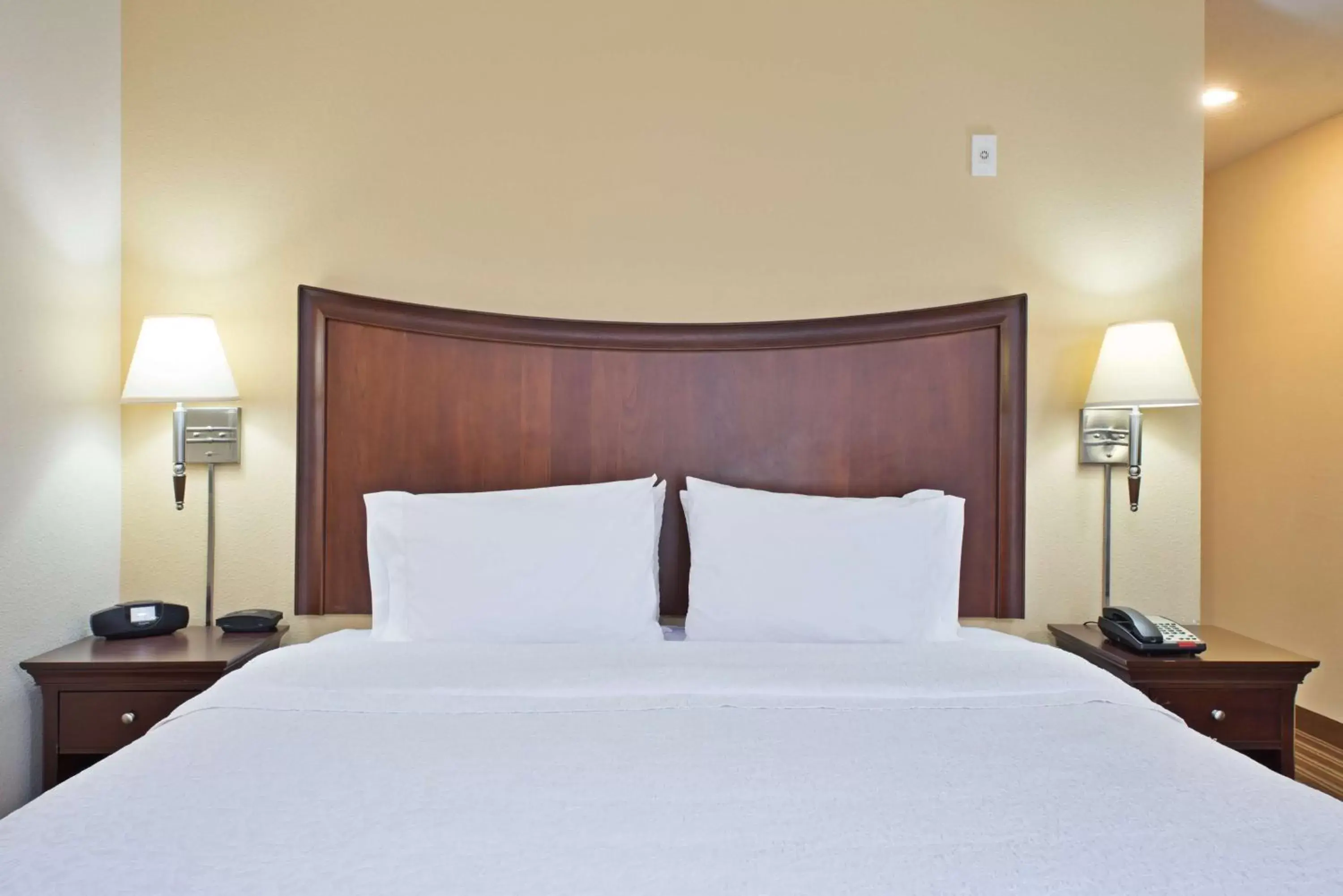 Bed in Hampton Inn Gainesville-Haymarket
