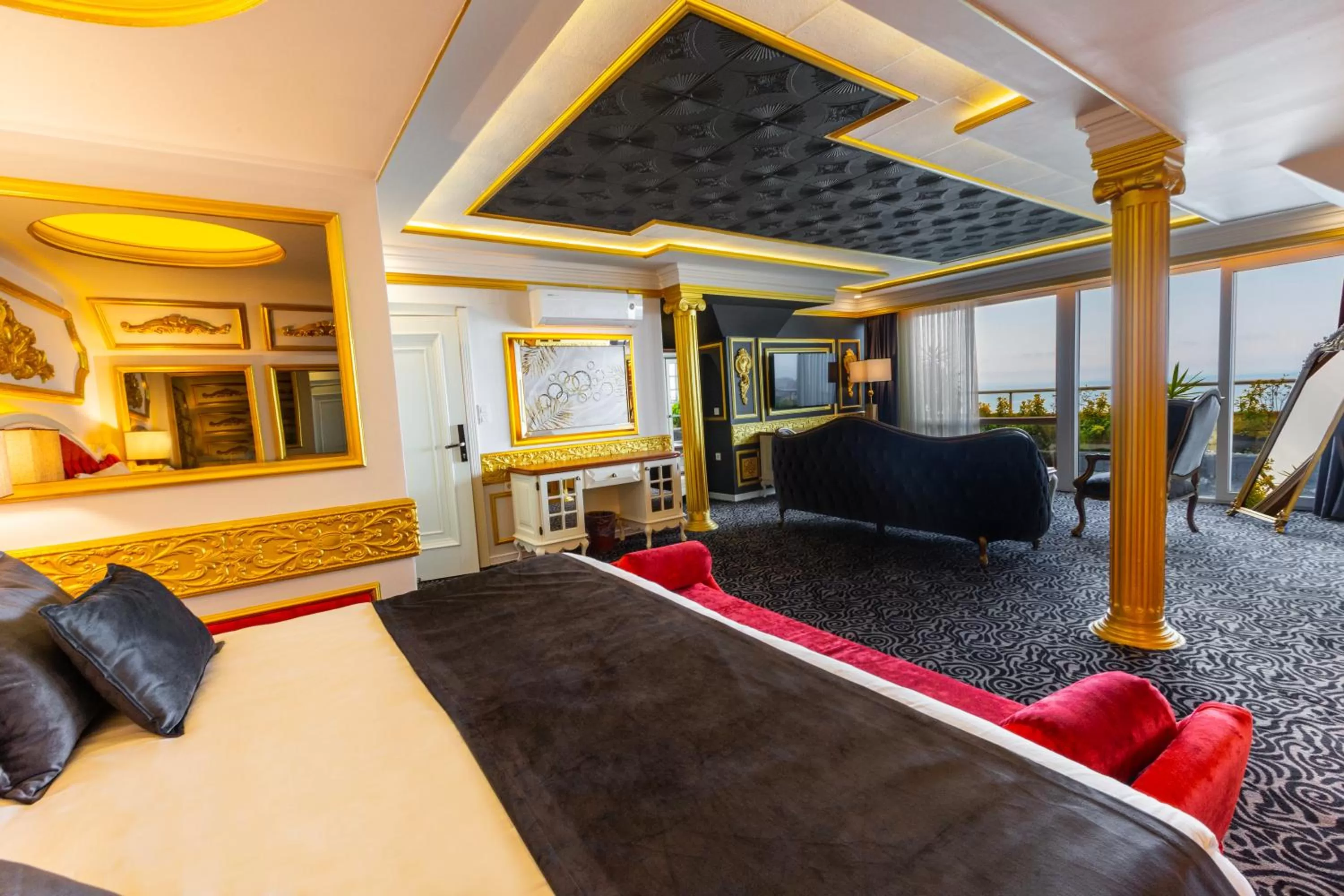 Communal lounge/ TV room, Bed in Andalouse Otel