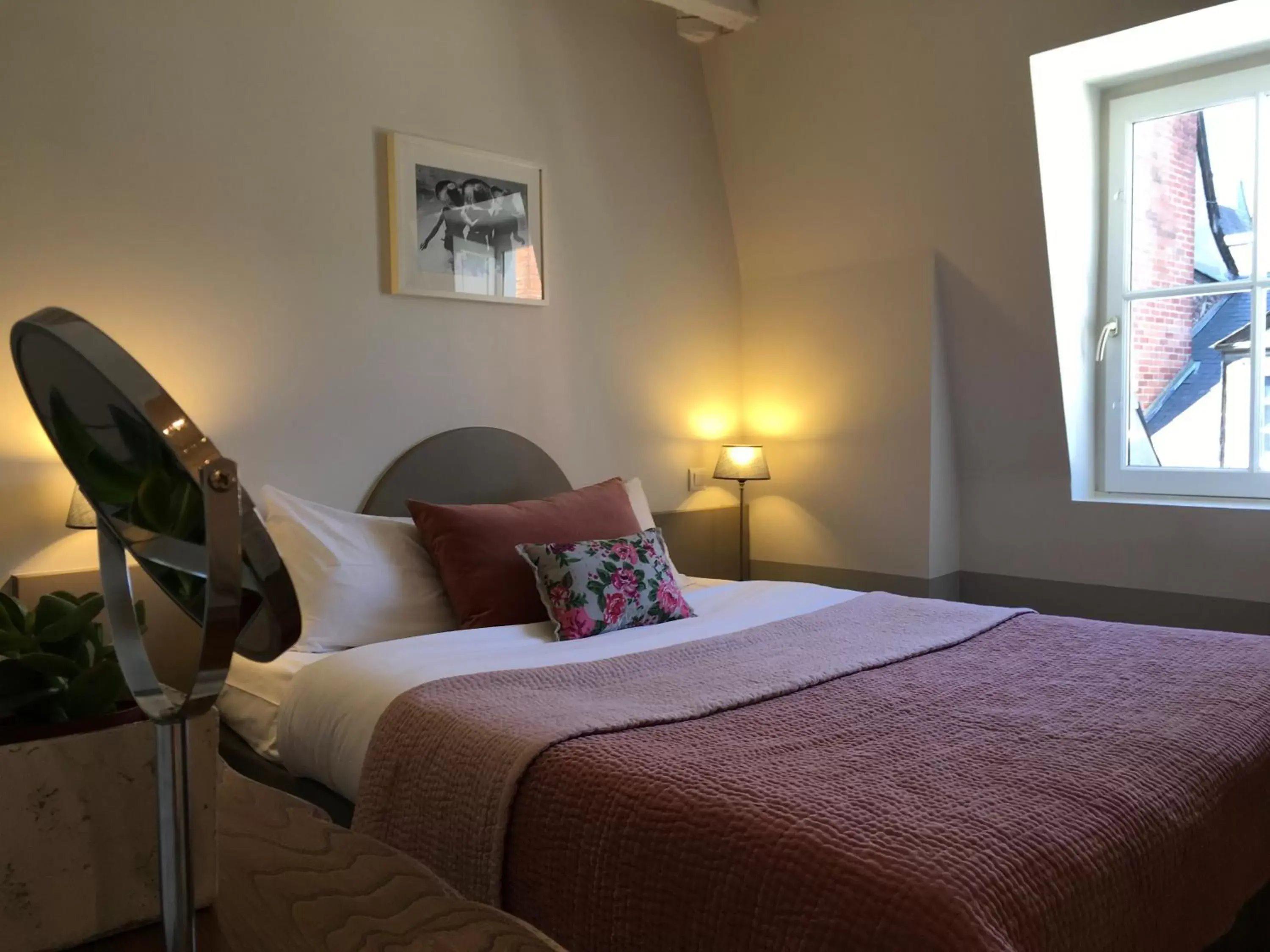 Bedroom, Bed in Hôtel L'Adresse