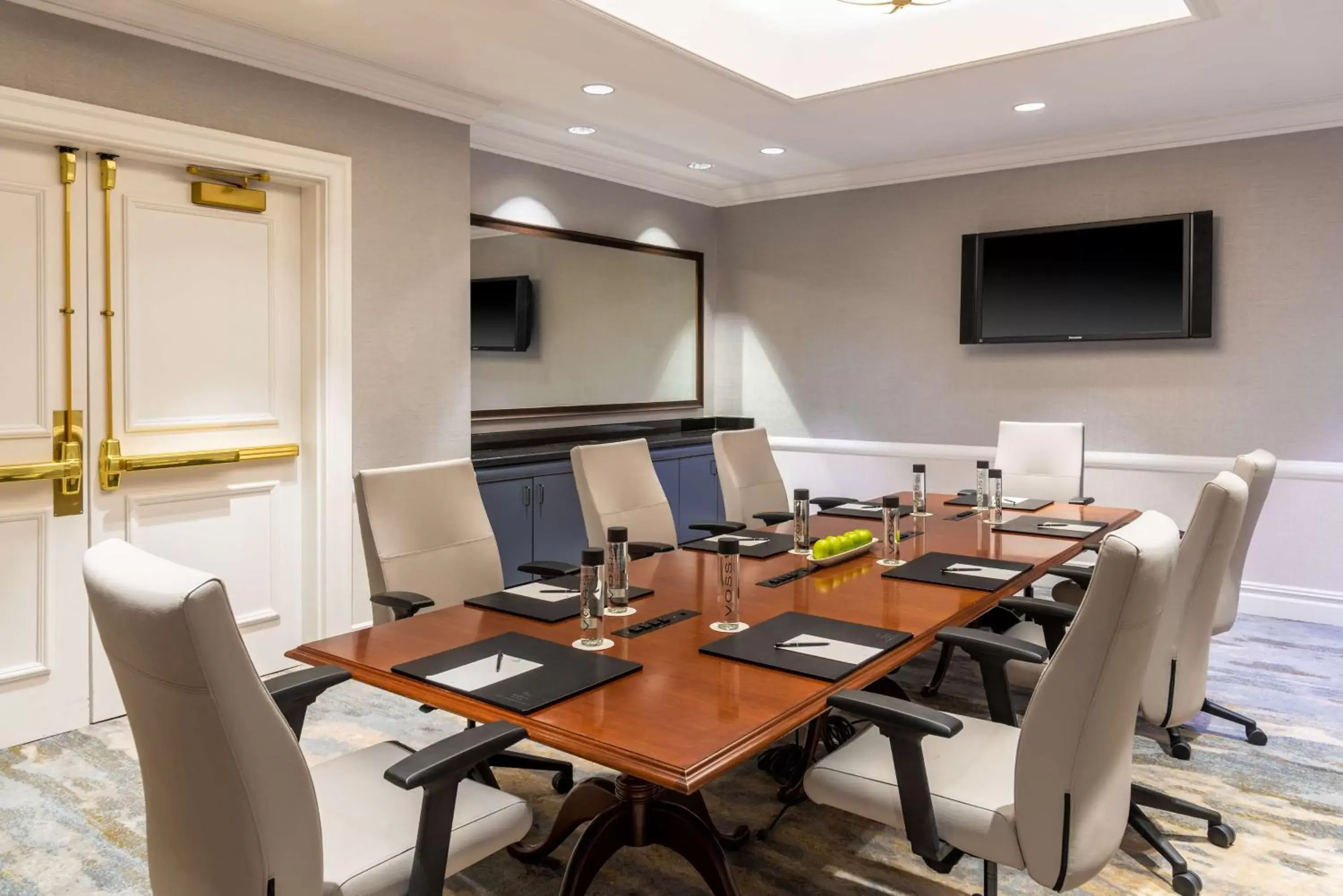 Meeting/conference room in Hilton Alexandria Mark Center