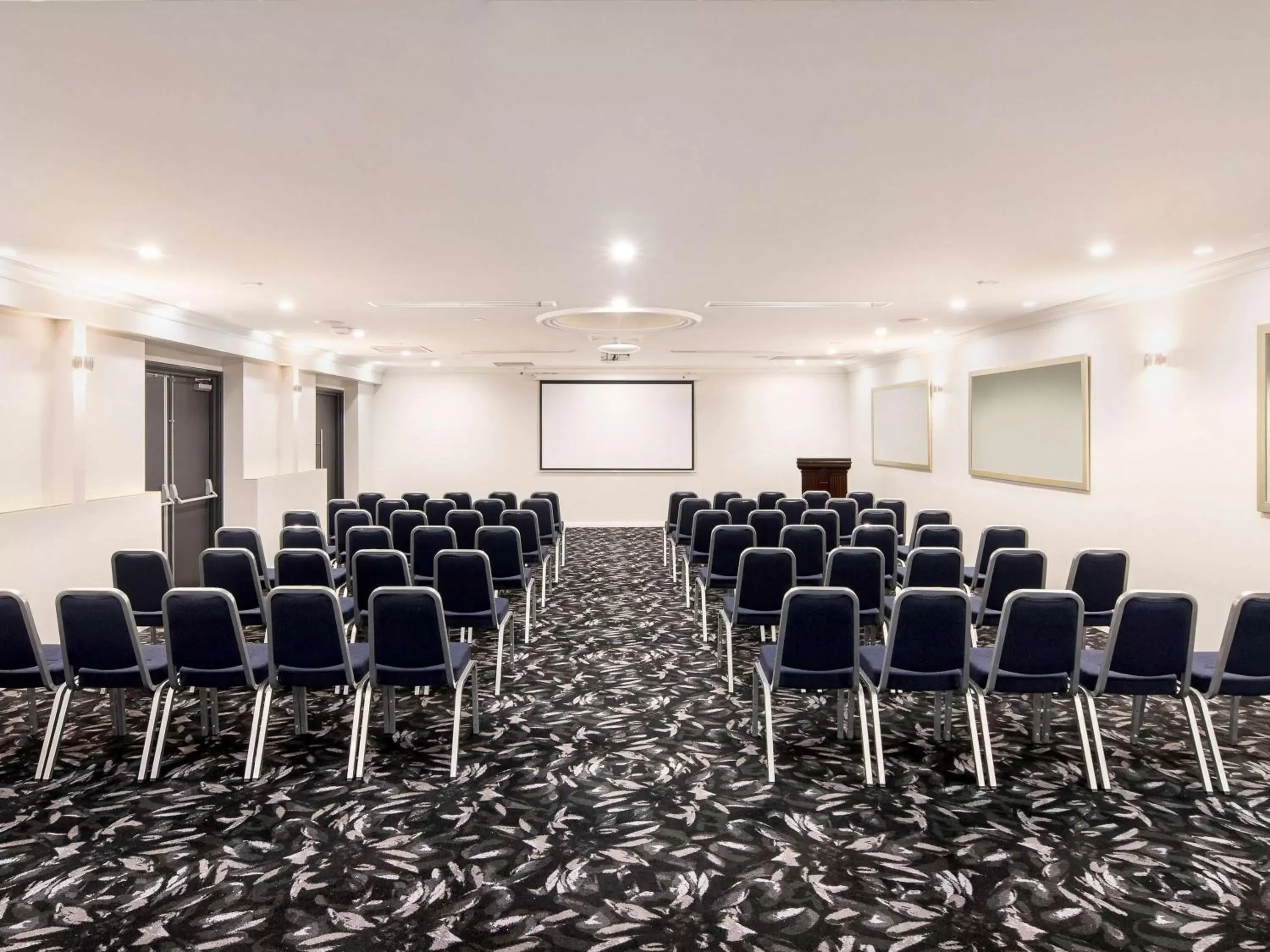 Meeting/conference room in Mercure Perth On Hay