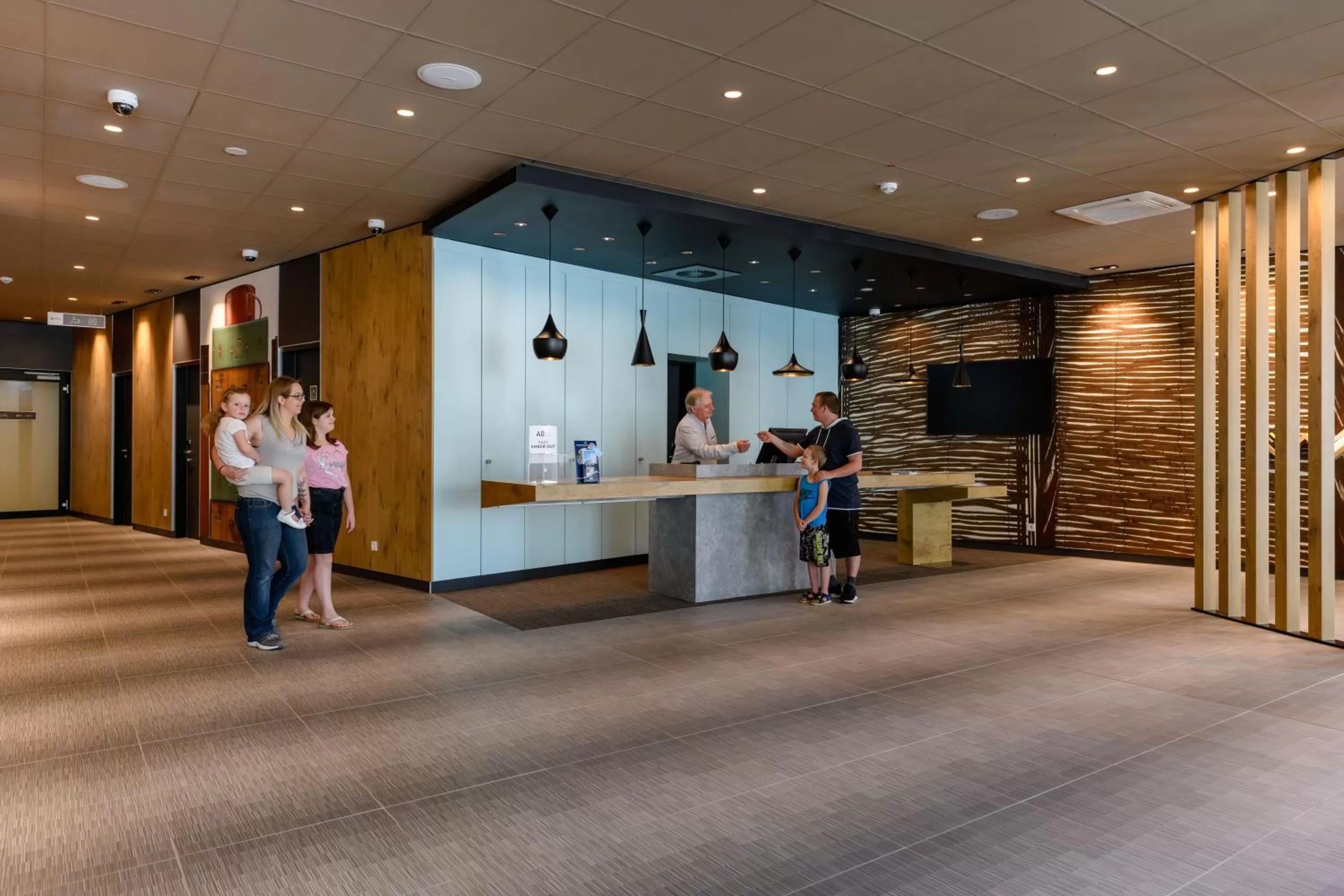 Lobby or reception in ibis Regensburg Zentrum
