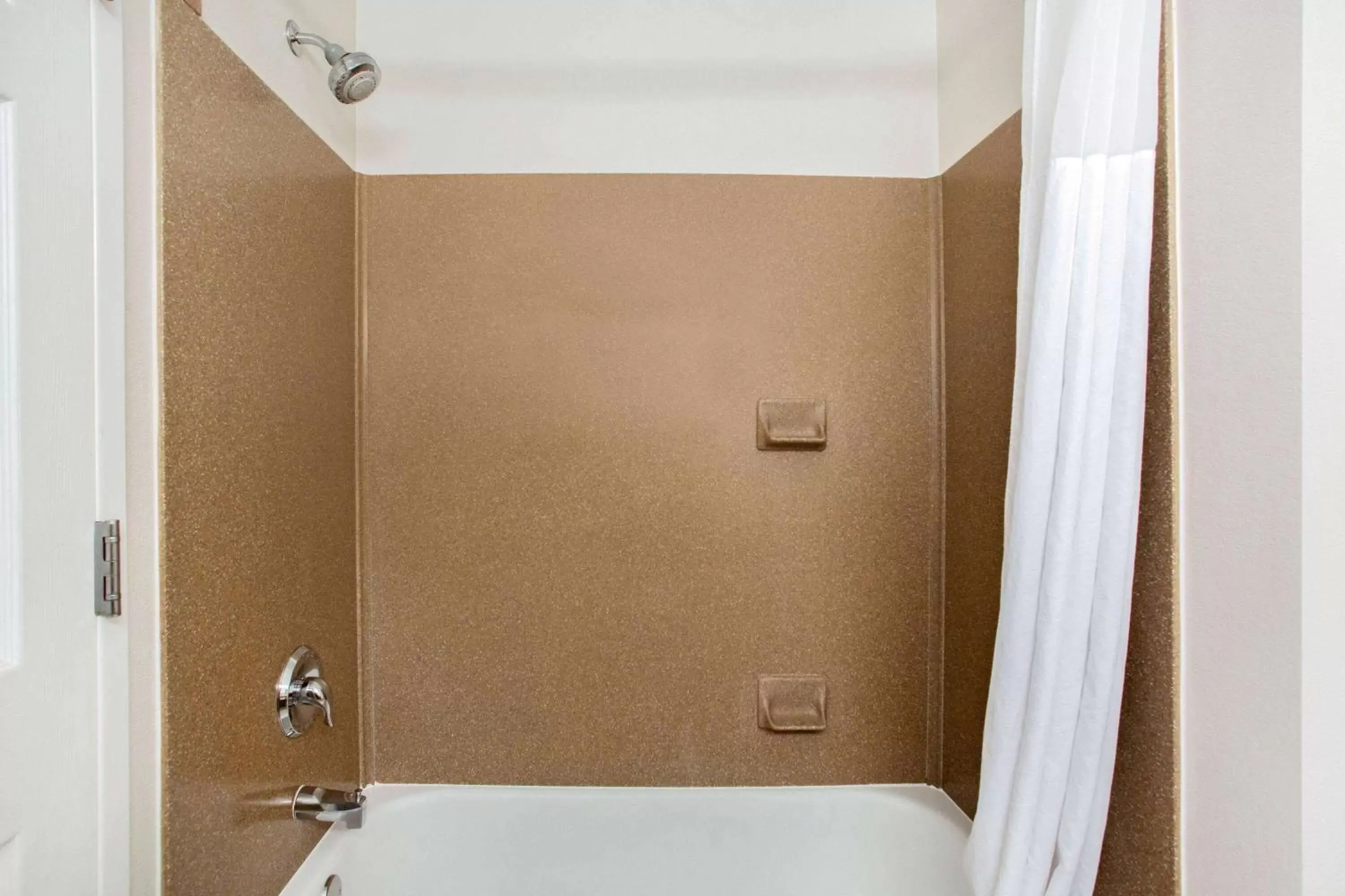 Shower, Bathroom in La Quinta by Wyndham Springfield Airport Plaza