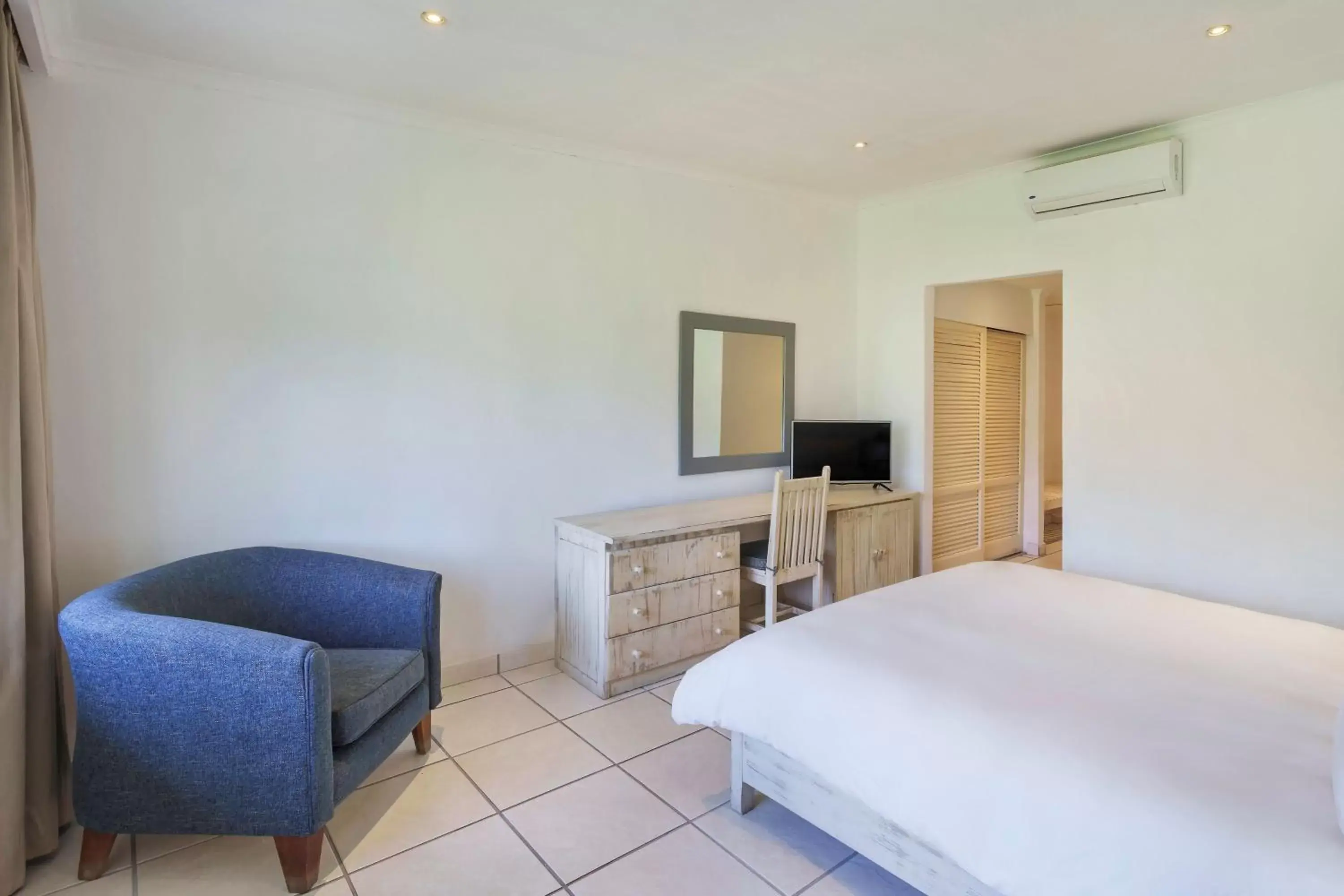 Photo of the whole room, Bed in Protea Hotel by Marriott Chingola