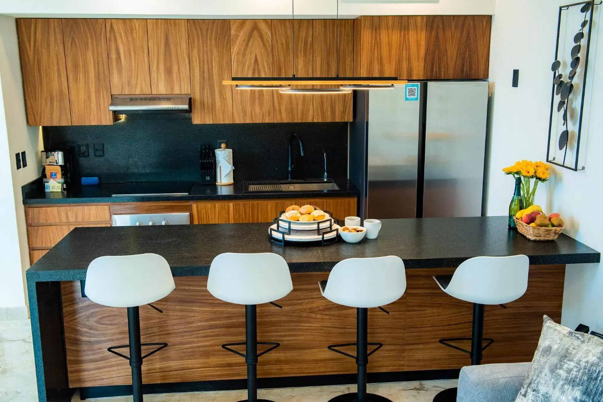 Dining area, Kitchen/Kitchenette in Maya Villa Condo Hotel and Beachclub