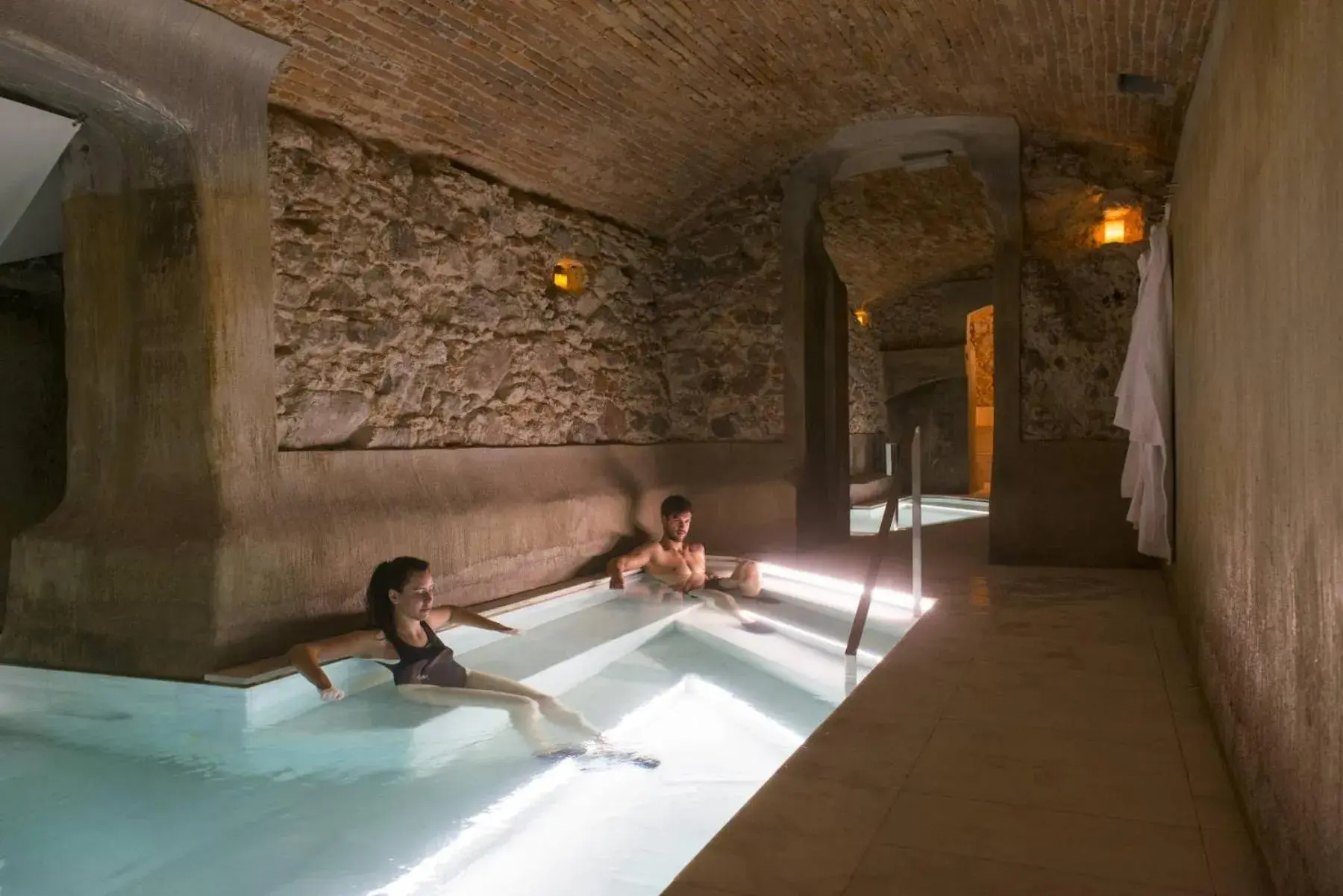 Hot Spring Bath in Balneari Termes Victoria