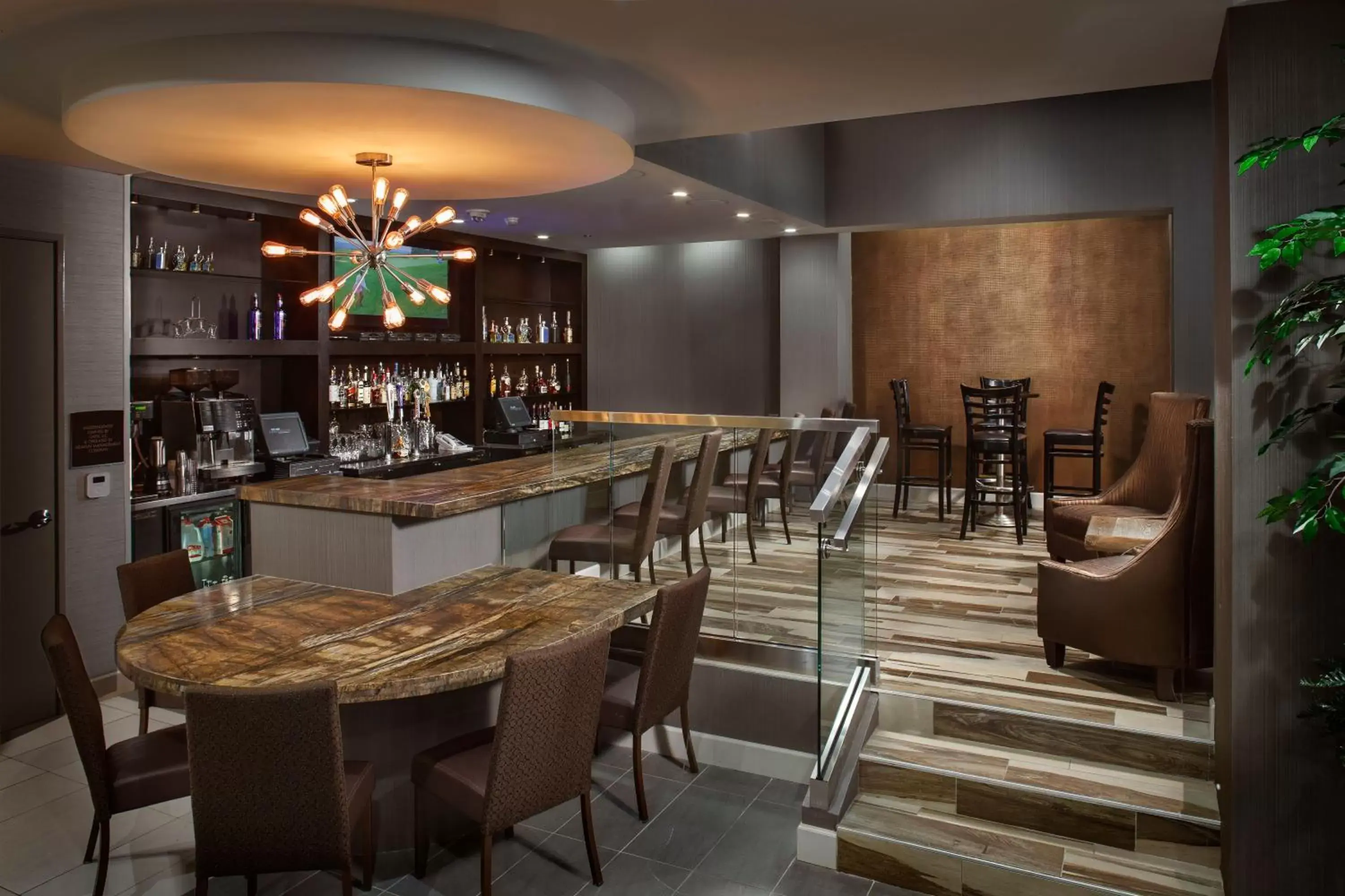 Lounge or bar, Lounge/Bar in Crowne Plaza Phoenix Airport - PHX, an IHG Hotel