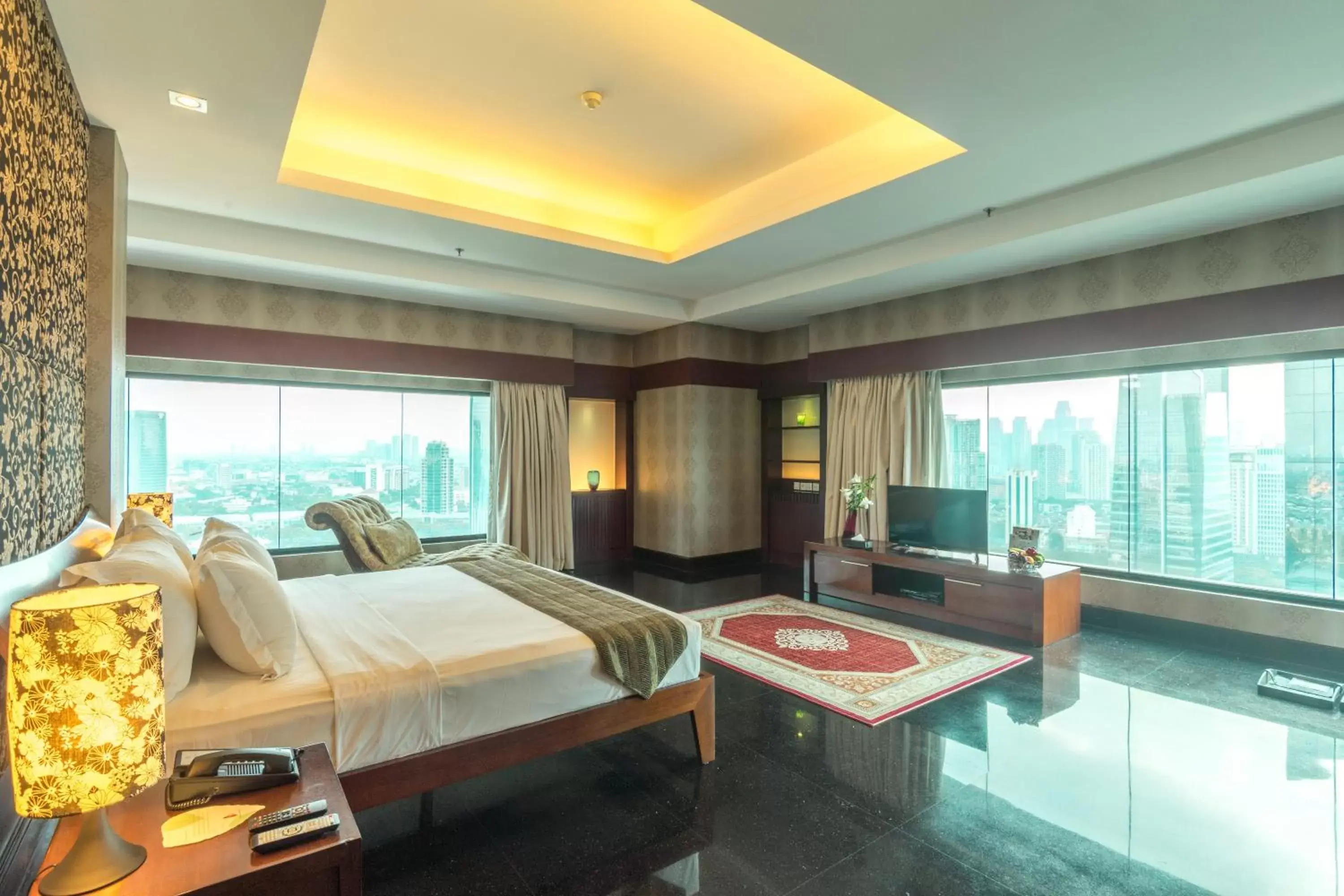 Photo of the whole room in Manhattan Hotel Jakarta