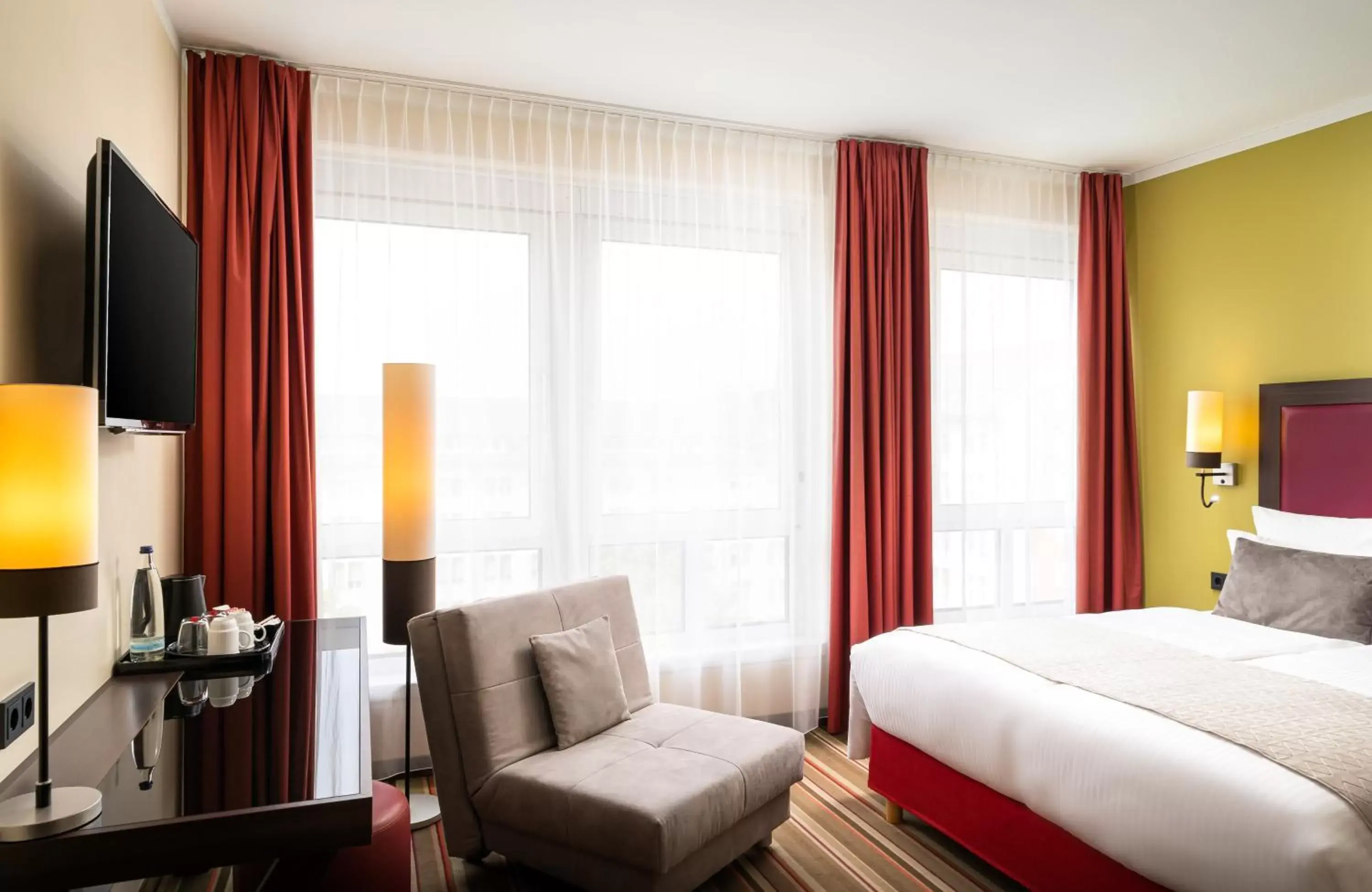 Photo of the whole room, Bed in Leonardo Hotel Berlin Photo of the whole room, Bed in Leonardo Hotel Berlin