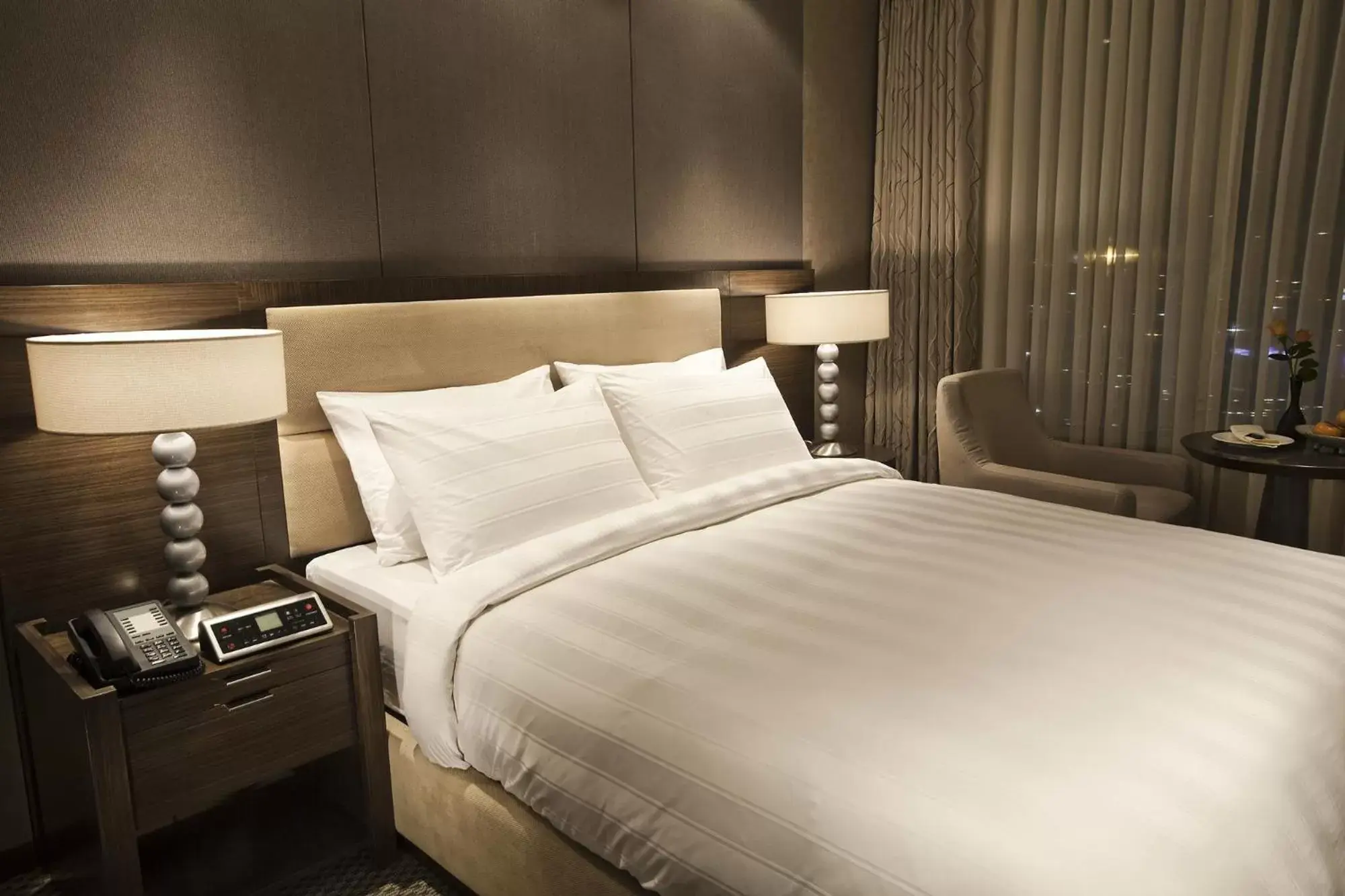 Bed in LOTTE City Hotel Mapo