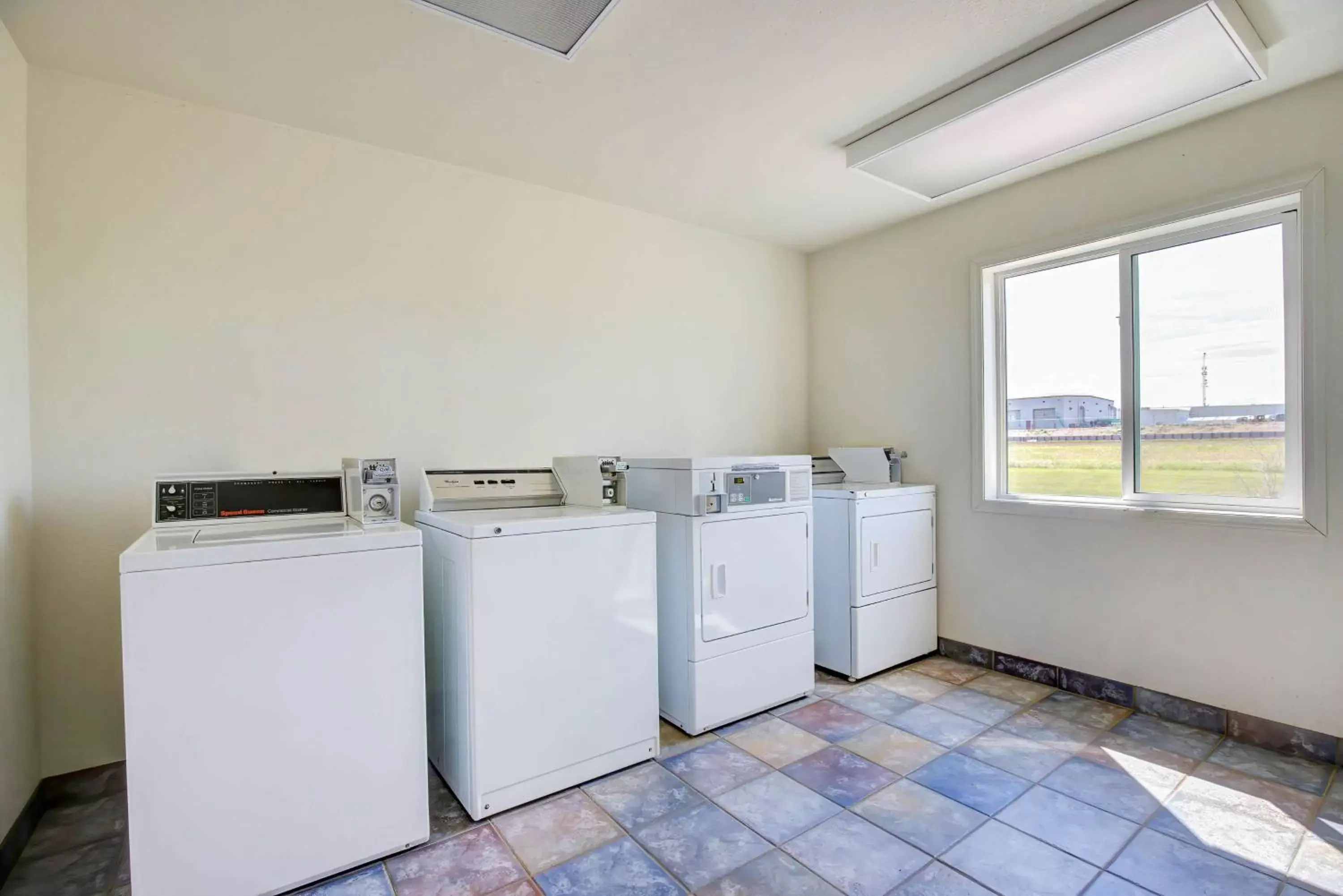 laundry, Kitchen/Kitchenette in Motel 6-Grande Prairie, AB