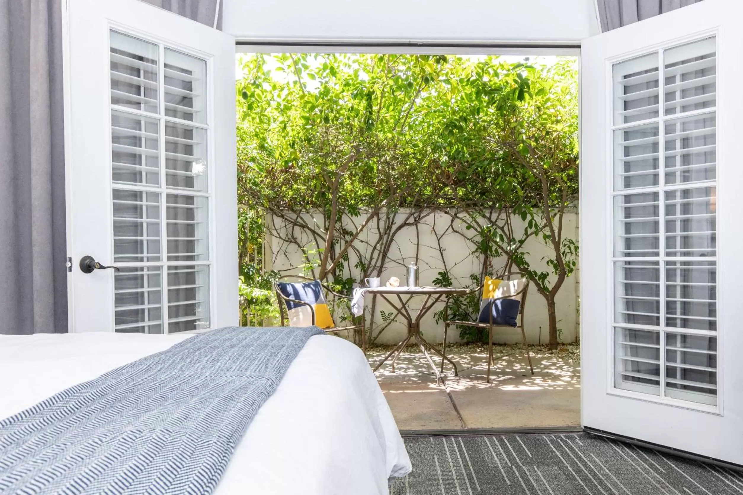 Patio, Bed in Alcazar Palm Springs