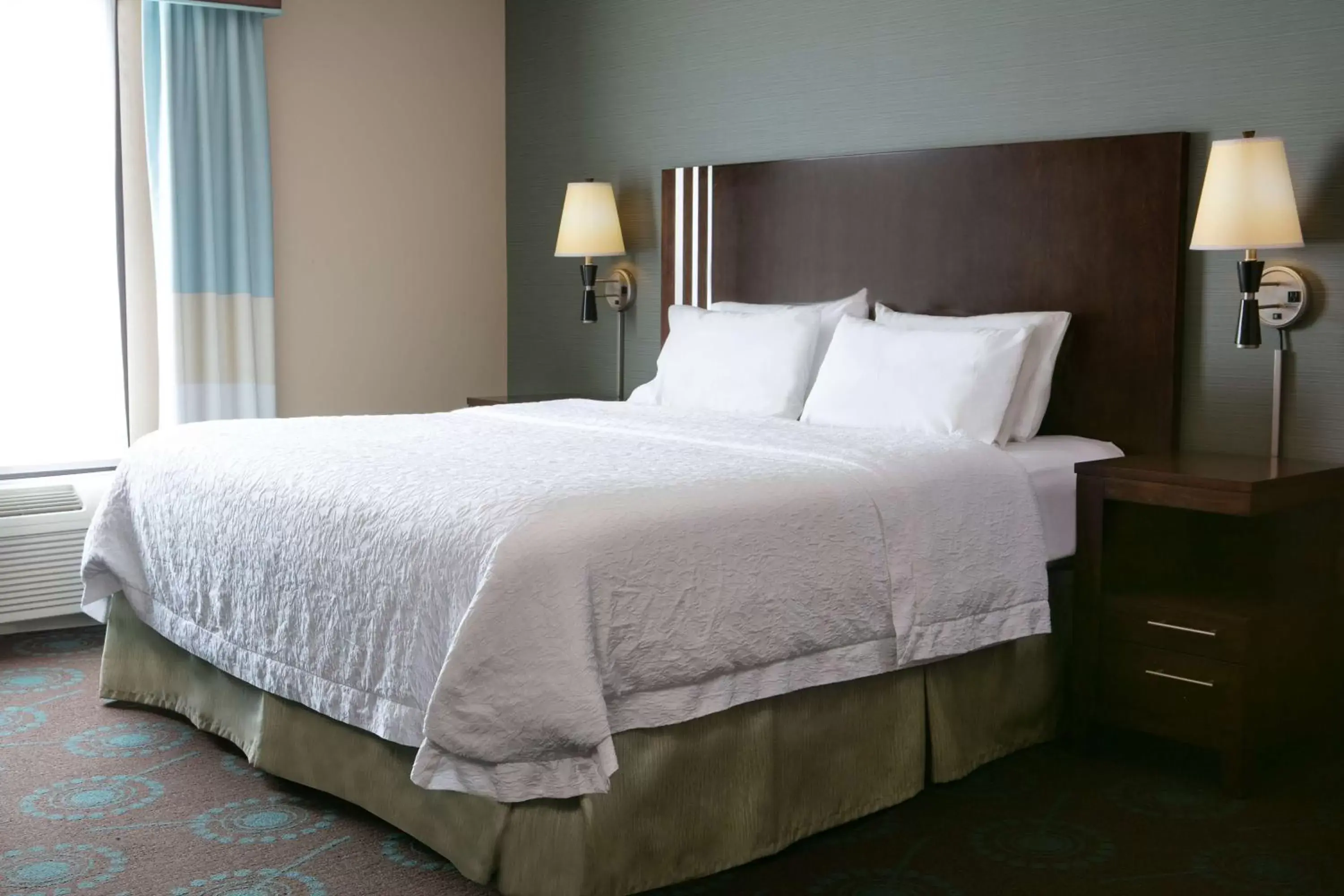 Bed in Hampton Inn and Suites - Lincoln Northeast