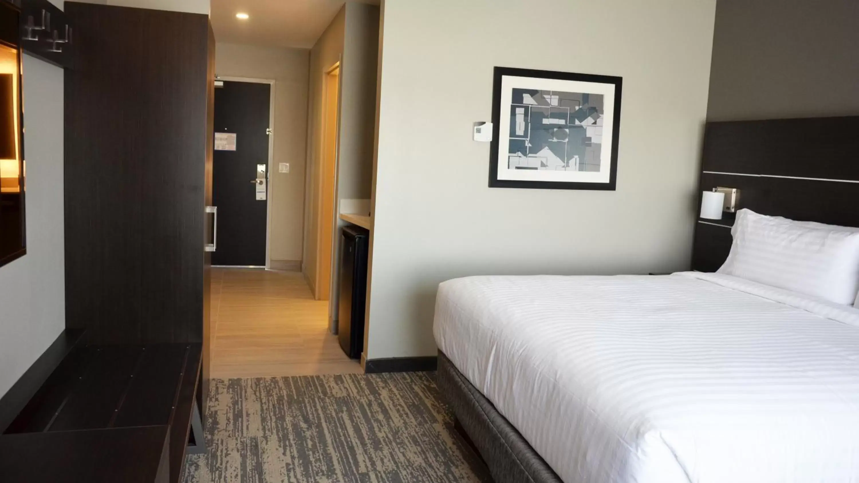 Photo of the whole room, Bed in Holiday Inn Express & Suites - Jacksonville W - I295 and I10, an IHG Hotel