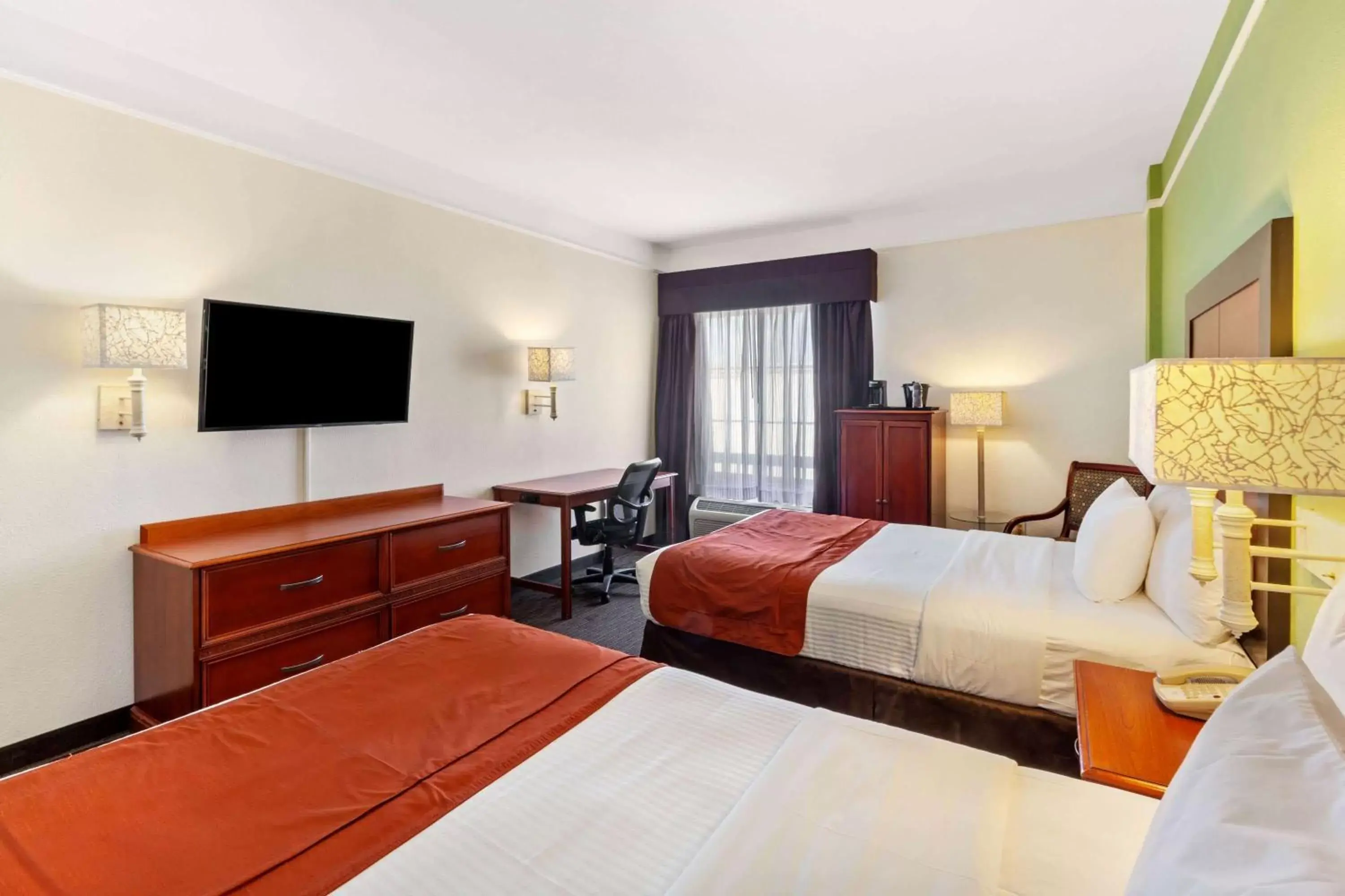 Photo of the whole room in La Quinta by Wyndham Cd Juarez Near US Consulate Photo of the whole room in La Quinta by Wyndham Cd Juarez Near US Consulate