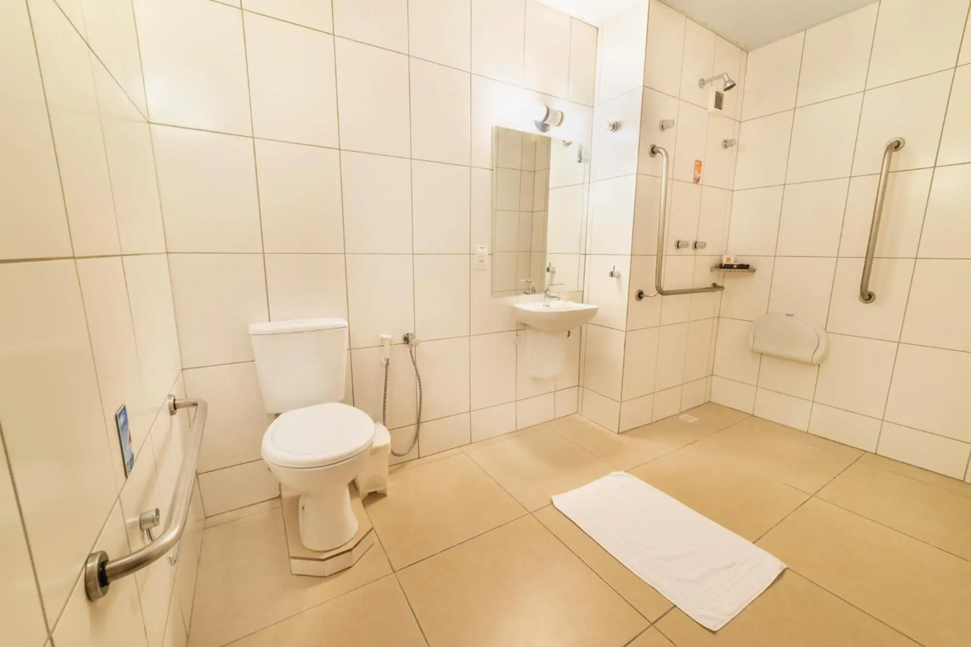 Standard Room with One Double Bed - single occupancy - Disability Access in Hotel 10 Joinville