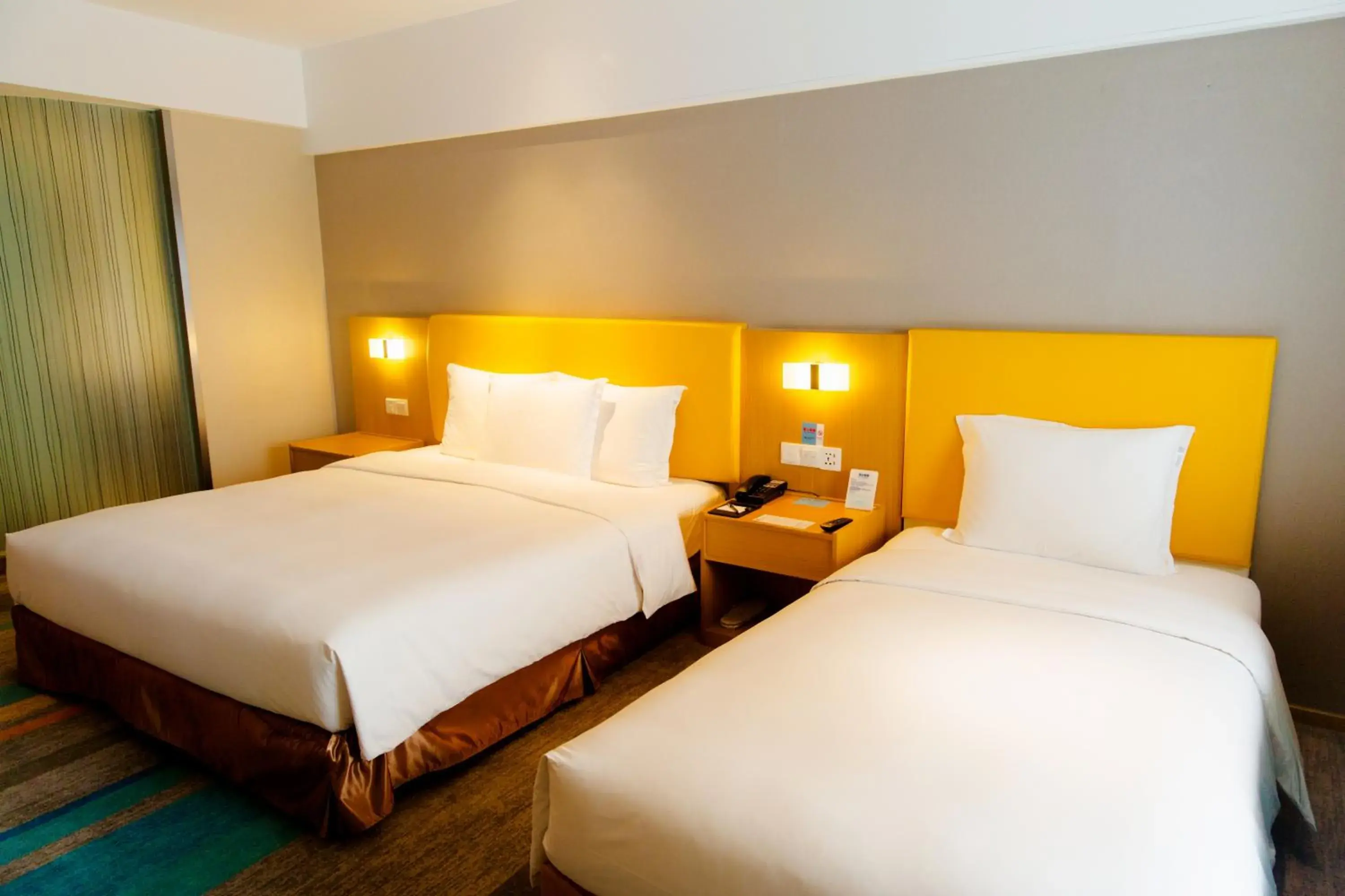 Bed in Holiday Inn Express Xi'an Qujiang South, an IHG Hotel