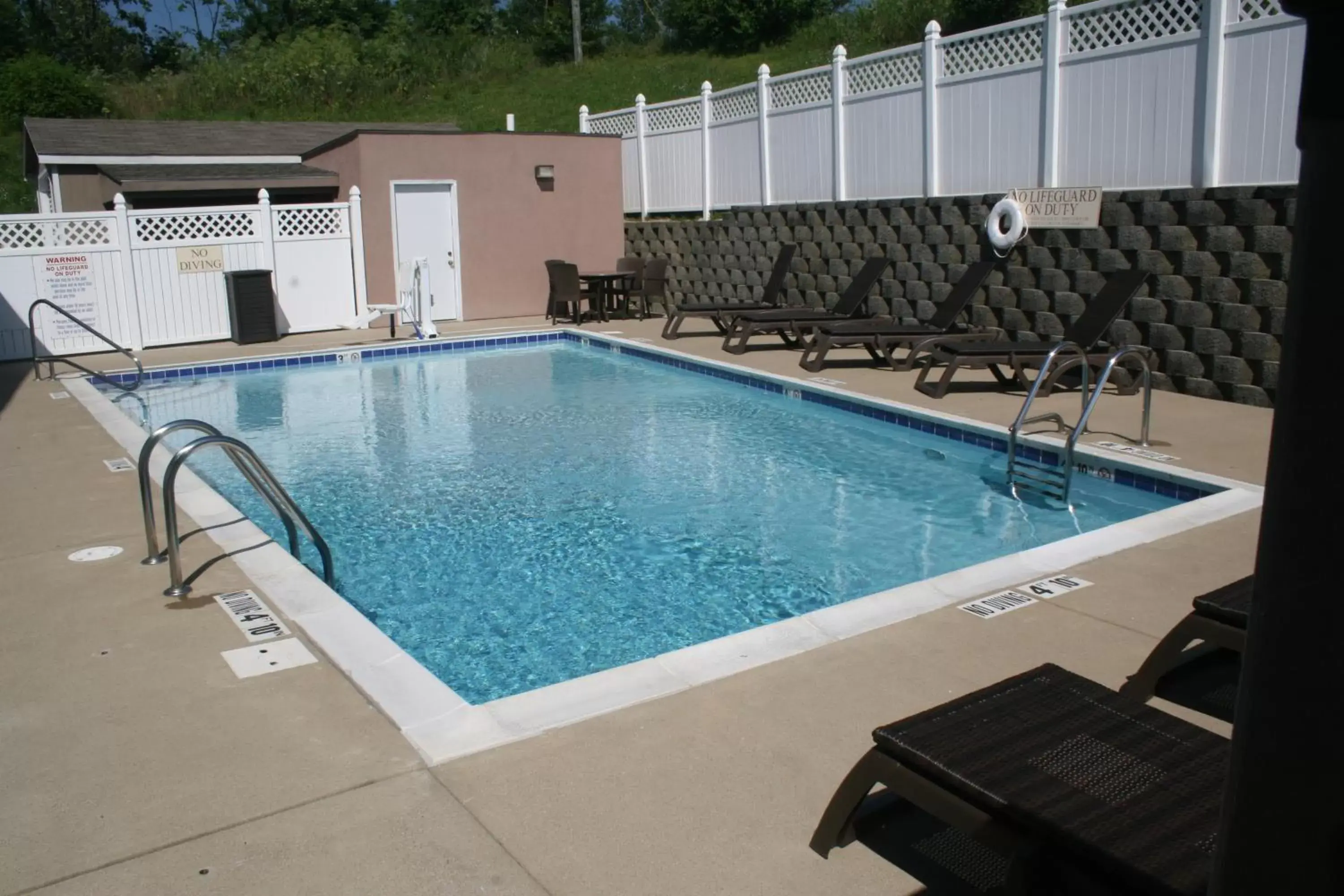 Swimming Pool in Best Western Lawrenceburg Inn