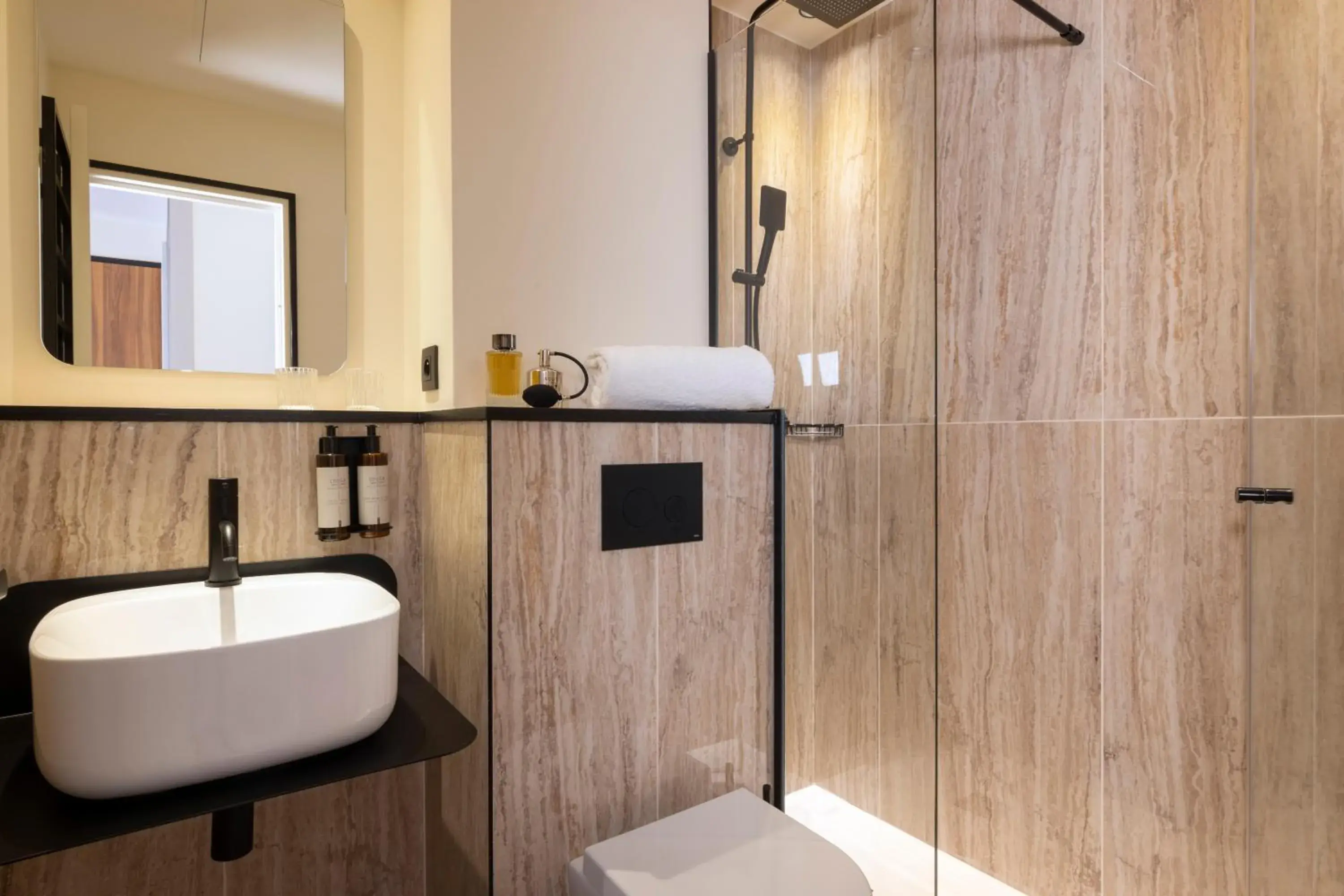 Bathroom in Hôtel Toujours & Spa