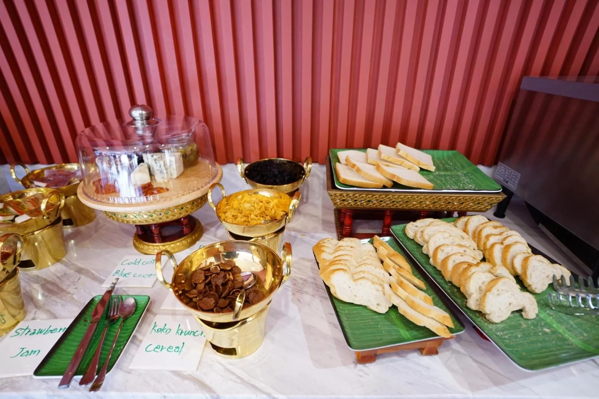 Breakfast in 4 Monkeys Hotel