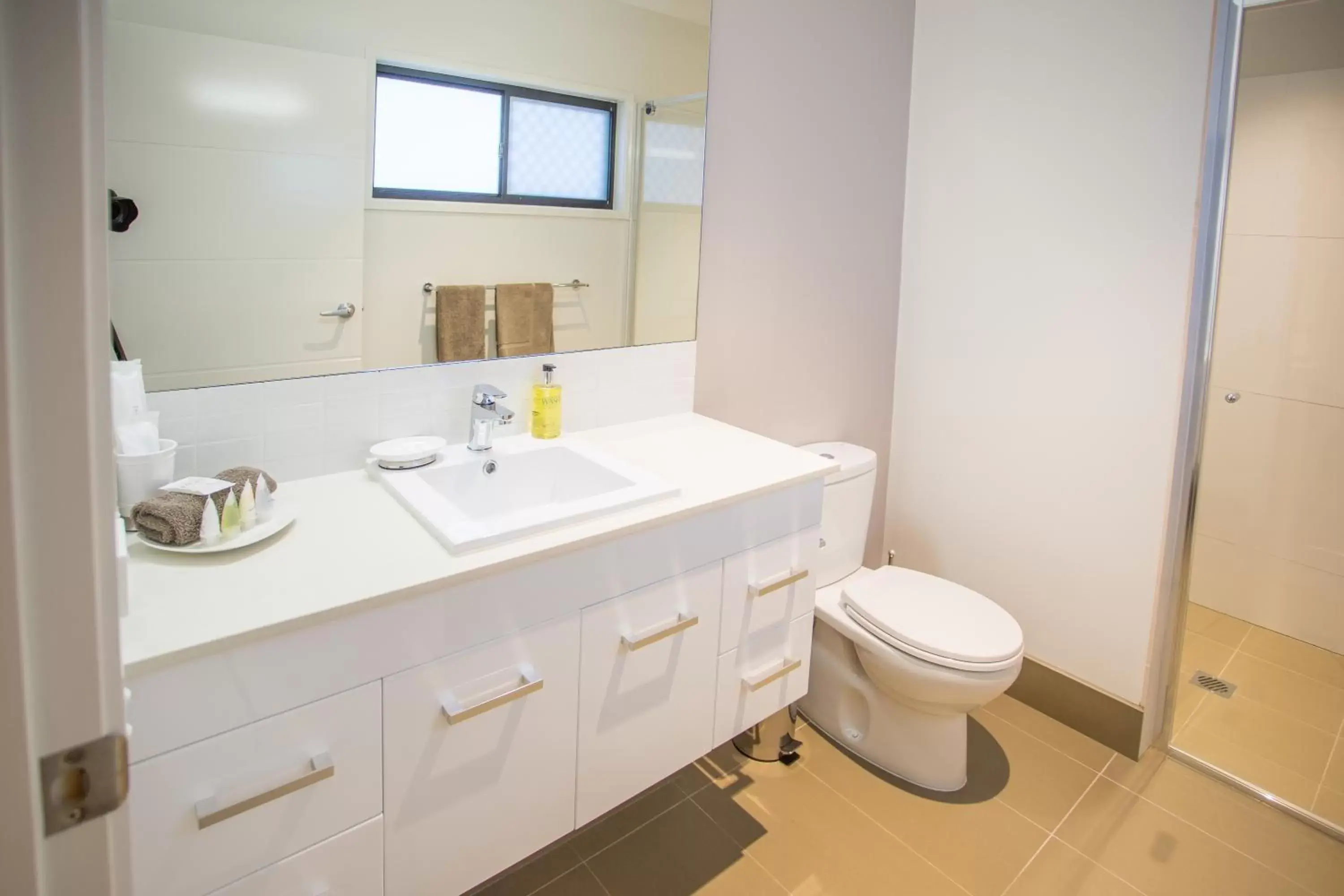 Bathroom in Spinifex Motel and Serviced Apartments