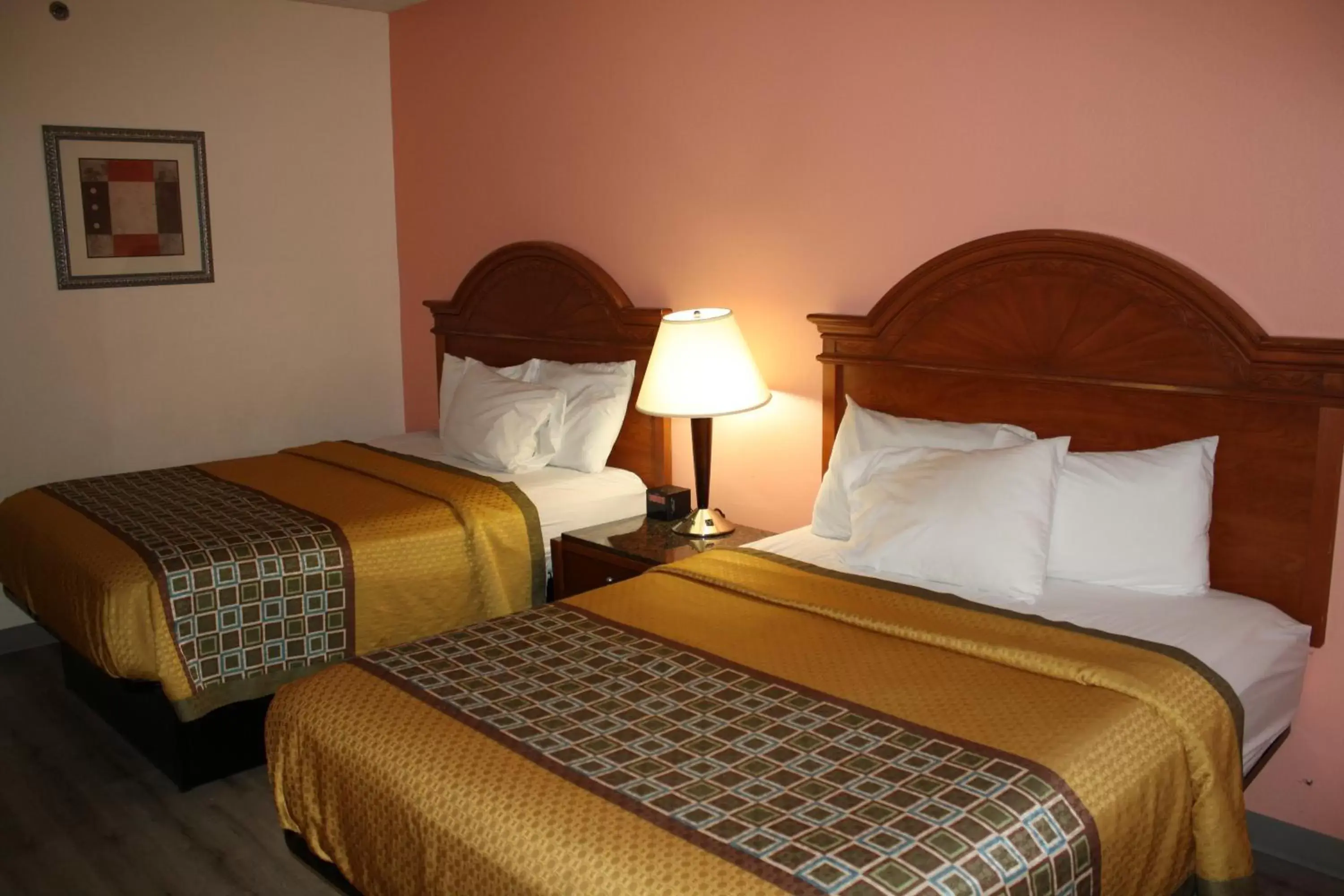 Property building, Bed in Executive Inn and Suites Wichita Falls
