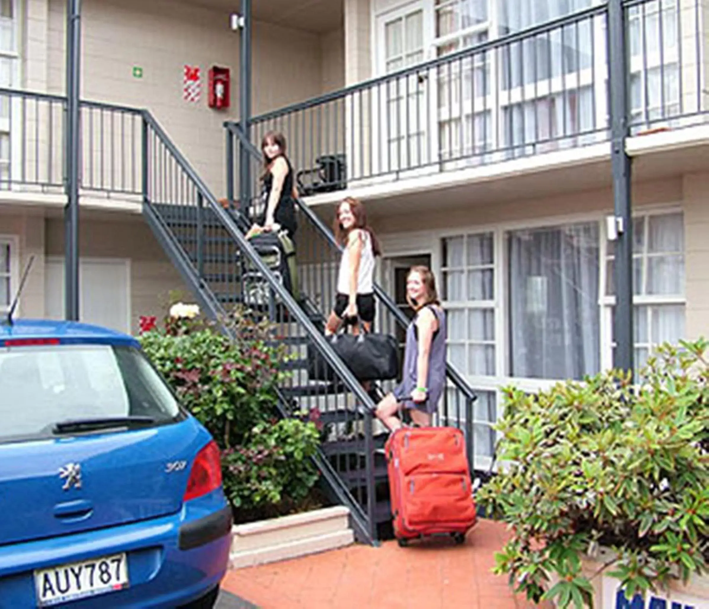 Facade/entrance in Colonial Inn Motel