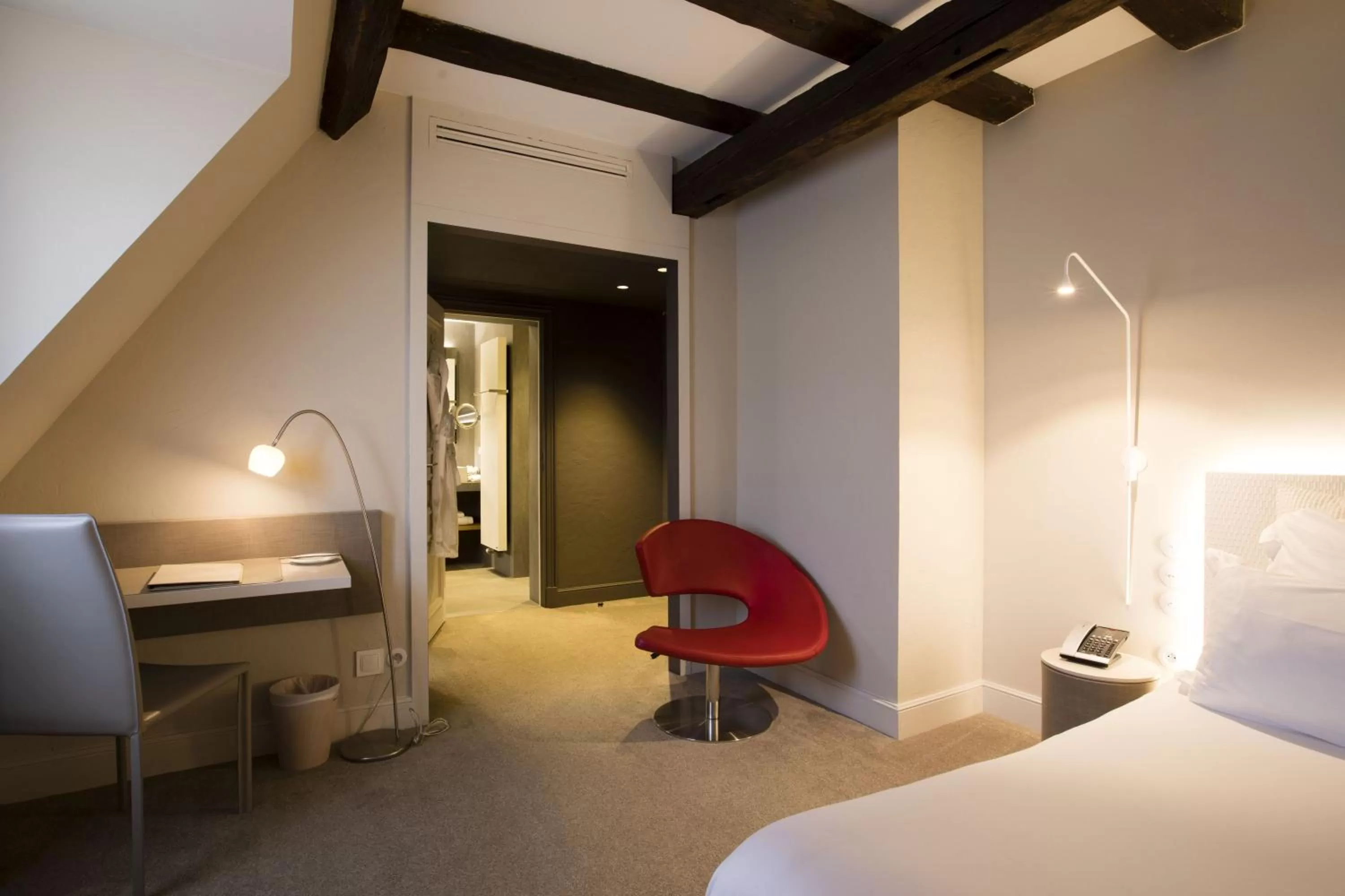 Seating area, Bed in Relais & Châteaux La Maison Des Têtes