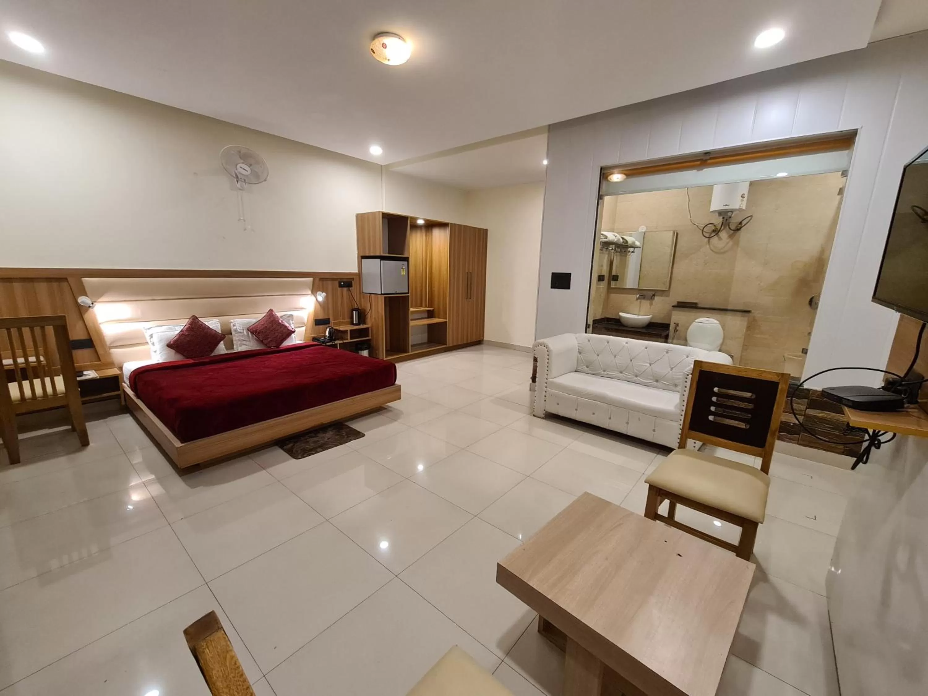 Photo of the whole room, Bed in Hotel Rajpur Heights