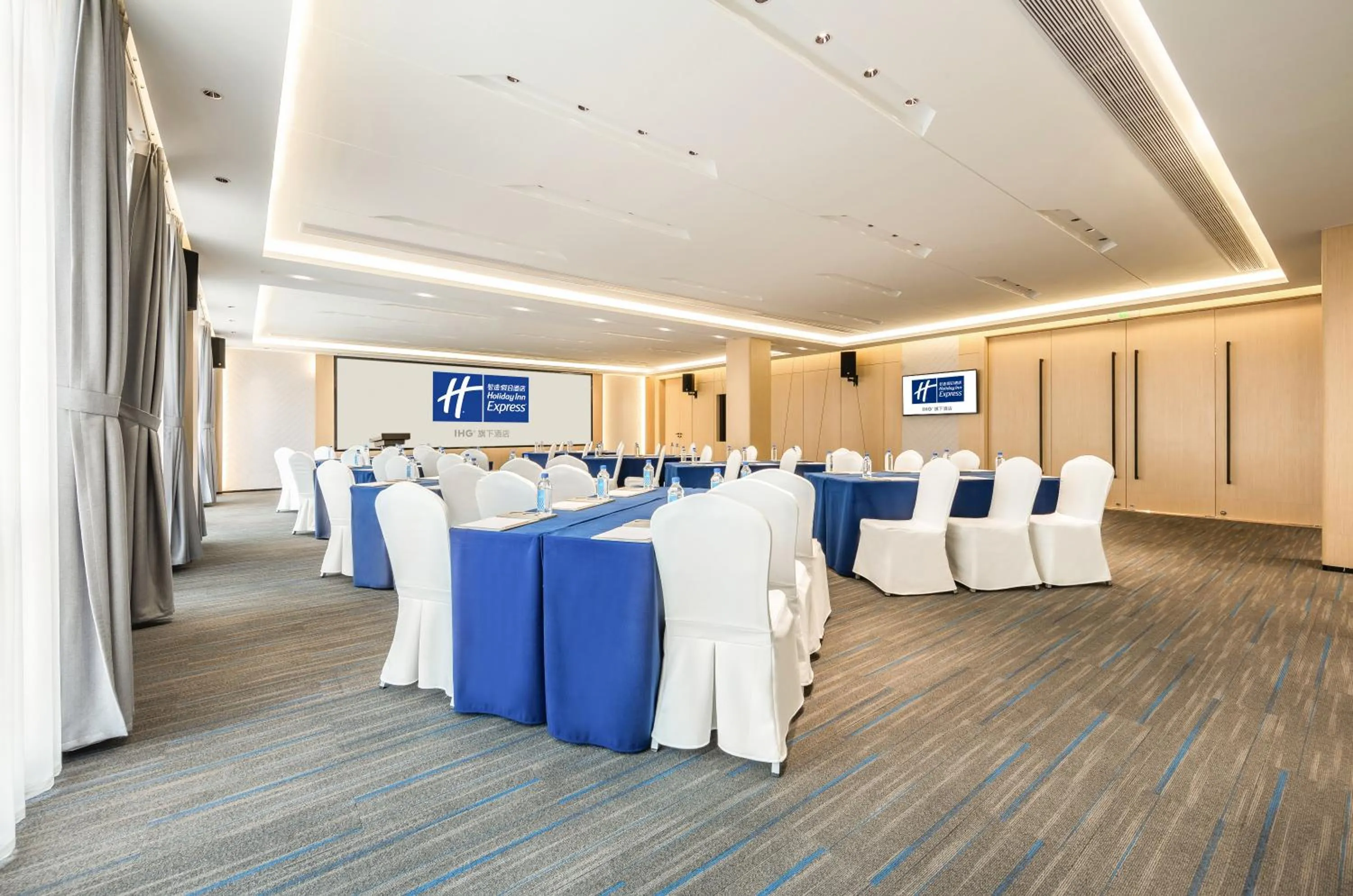 Meeting/conference room in Holiday Inn Express Jinjiang Anhai by IHG