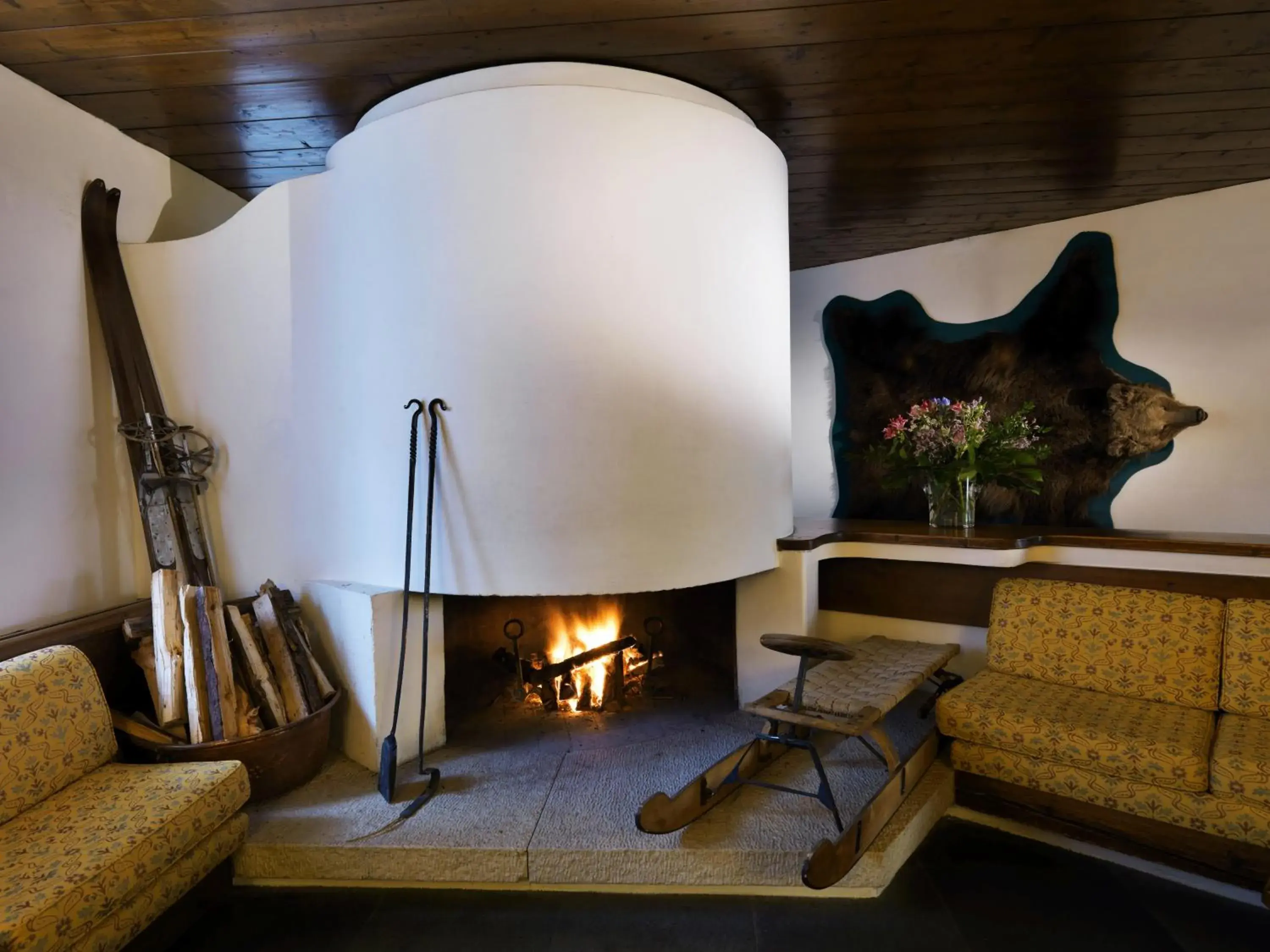 Communal lounge/ TV room, Seating Area in Hotel De La Poste