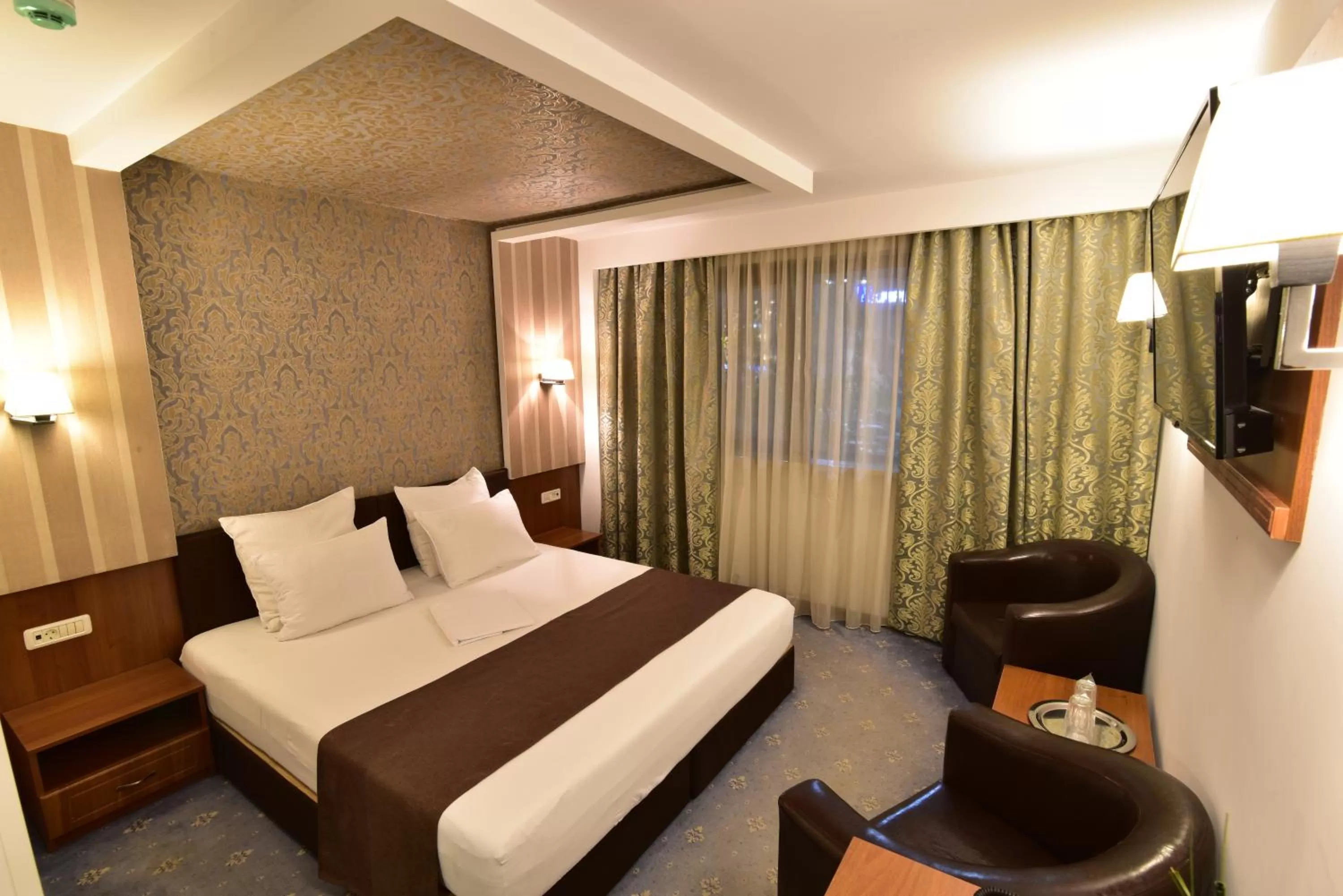 Photo of the whole room, Bed in Hotel Forum